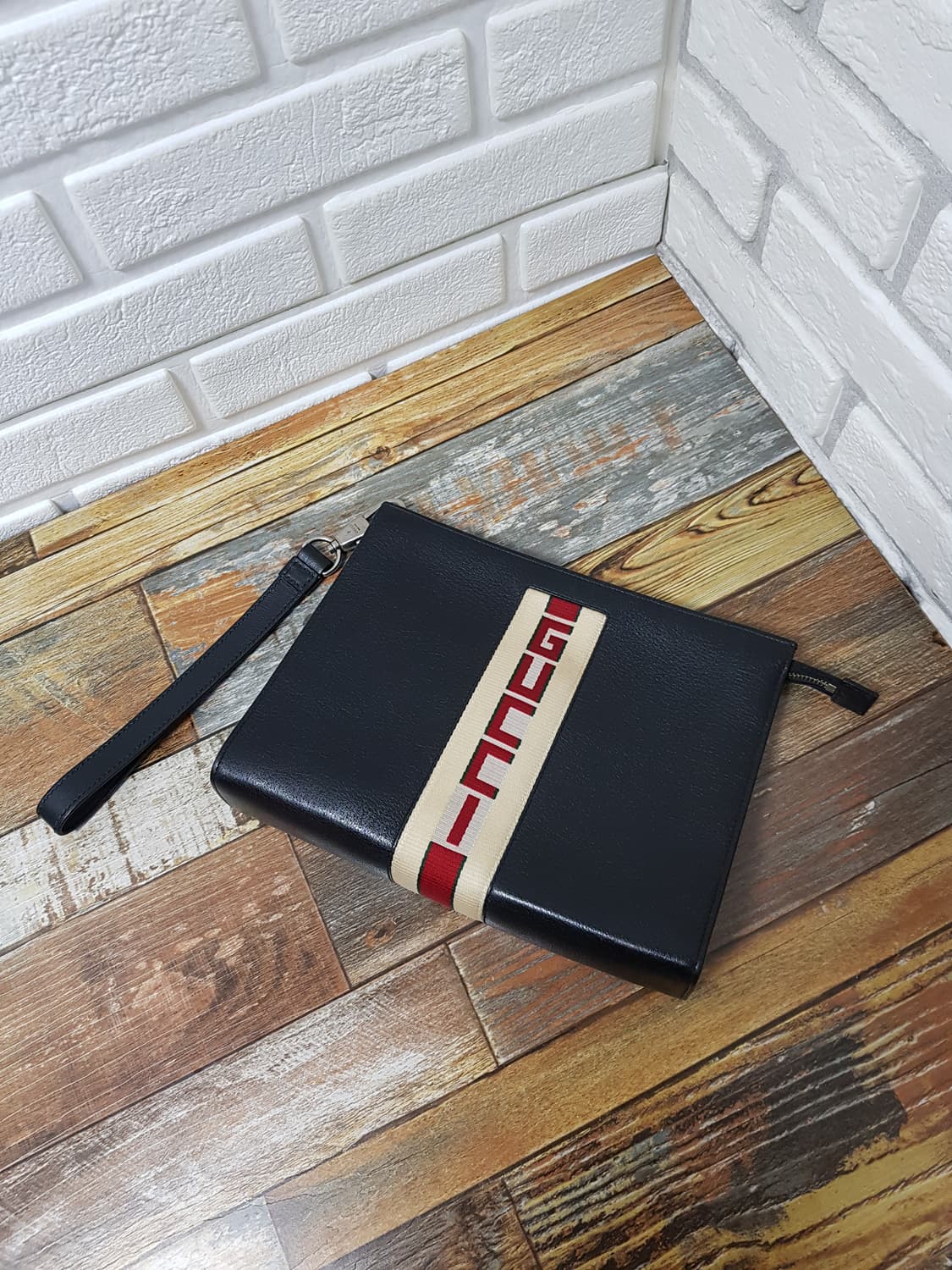 [정품] 구찌 로고밴드 레더클러치 블랙 상품이미지1