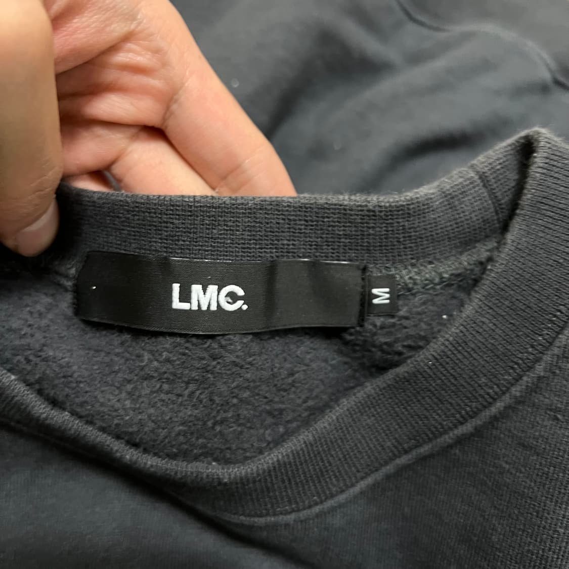 LMC 엘엠씨 남여공용 빅프린팅 기모 맨투맨 티셔츠 [블랙] M/95 상품이미지7