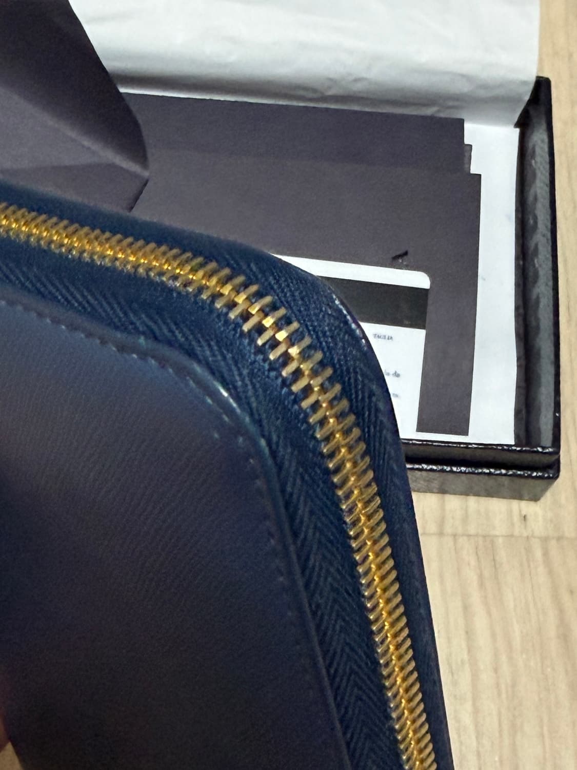 프라다 지퍼 장지갑 상품이미지3