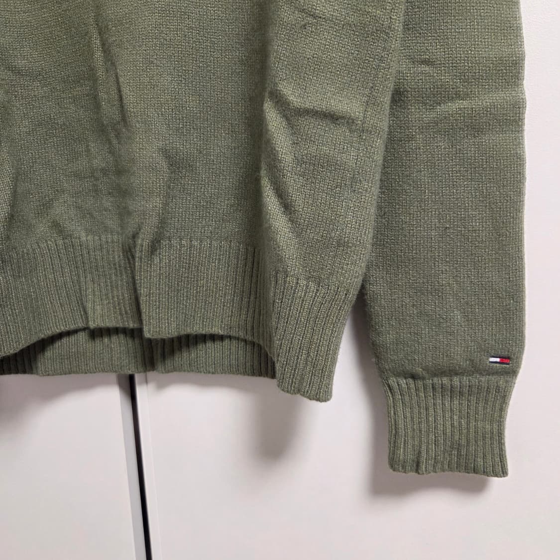 타미힐피거 브이넥 니트 스웨터 M-슬림L(95-100) 상품이미지4
