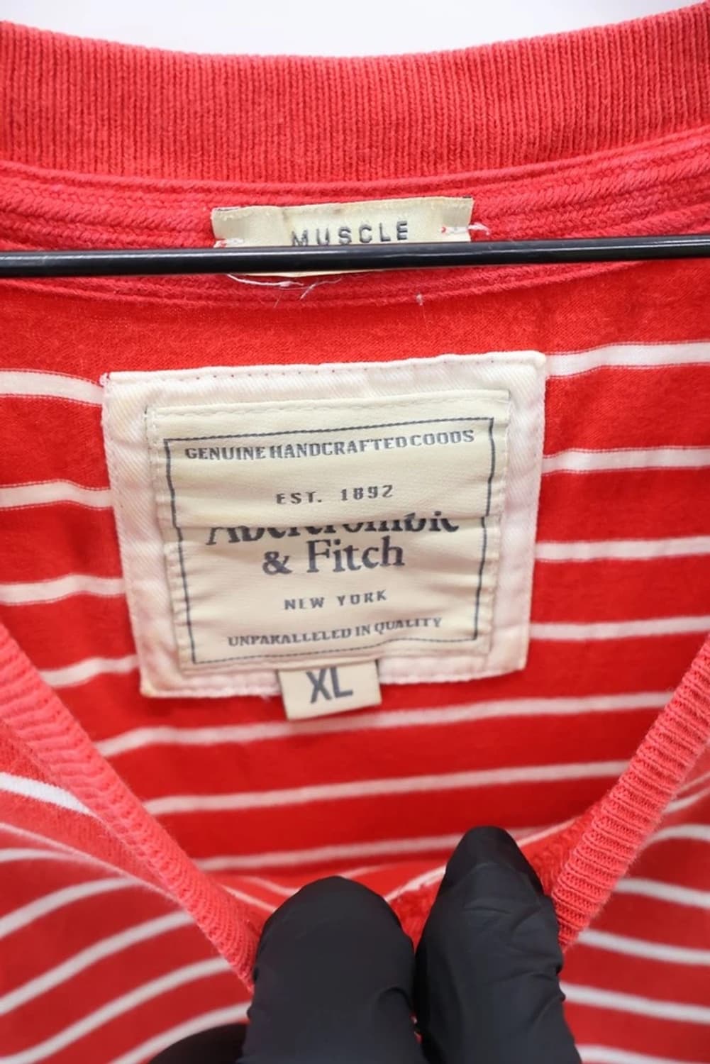 Abercrombie Red Stripe V Neck Tee 상품이미지4