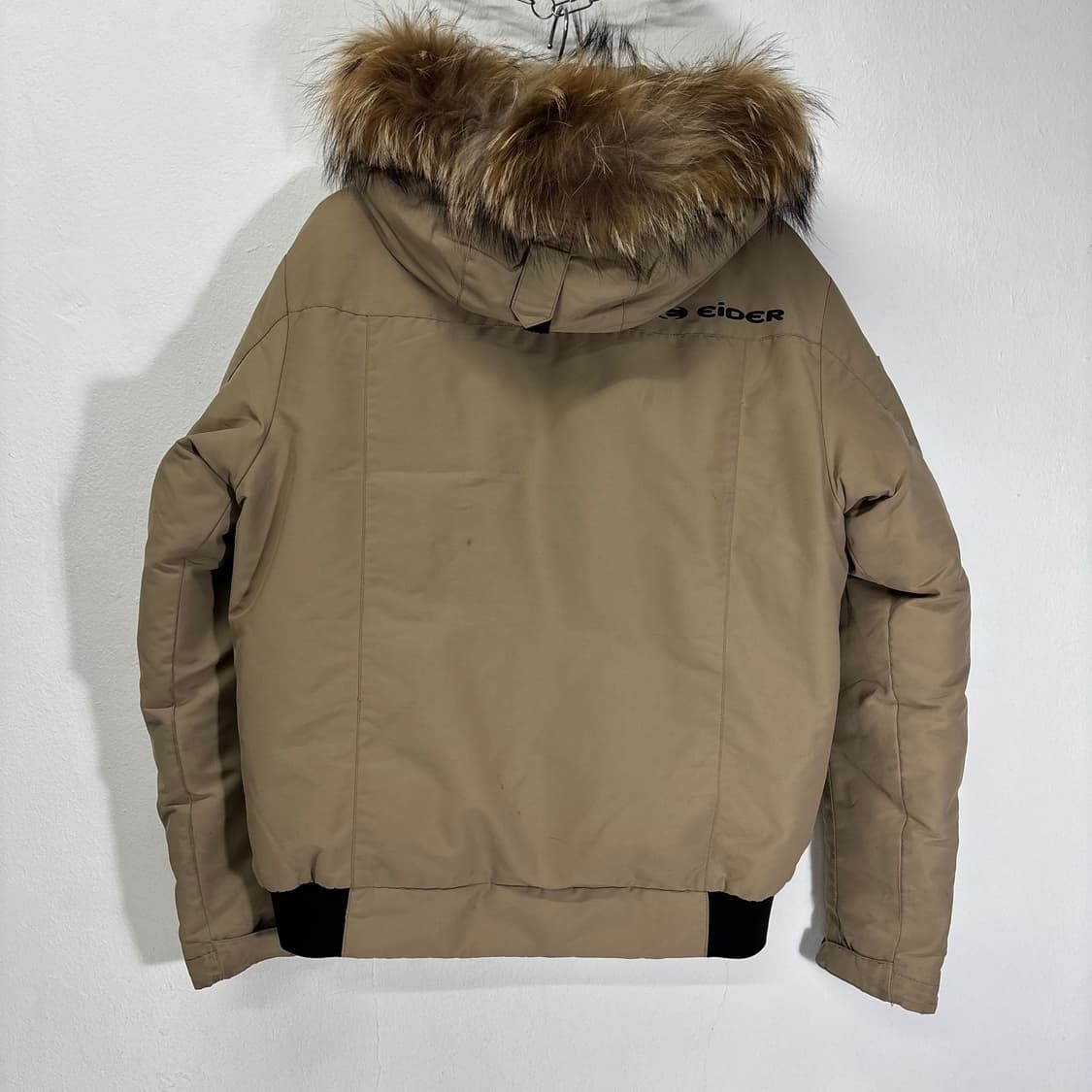 M 아이더 스투키 베이지 덕다운 라쿤퍼 덕다운 패딩 상품이미지4