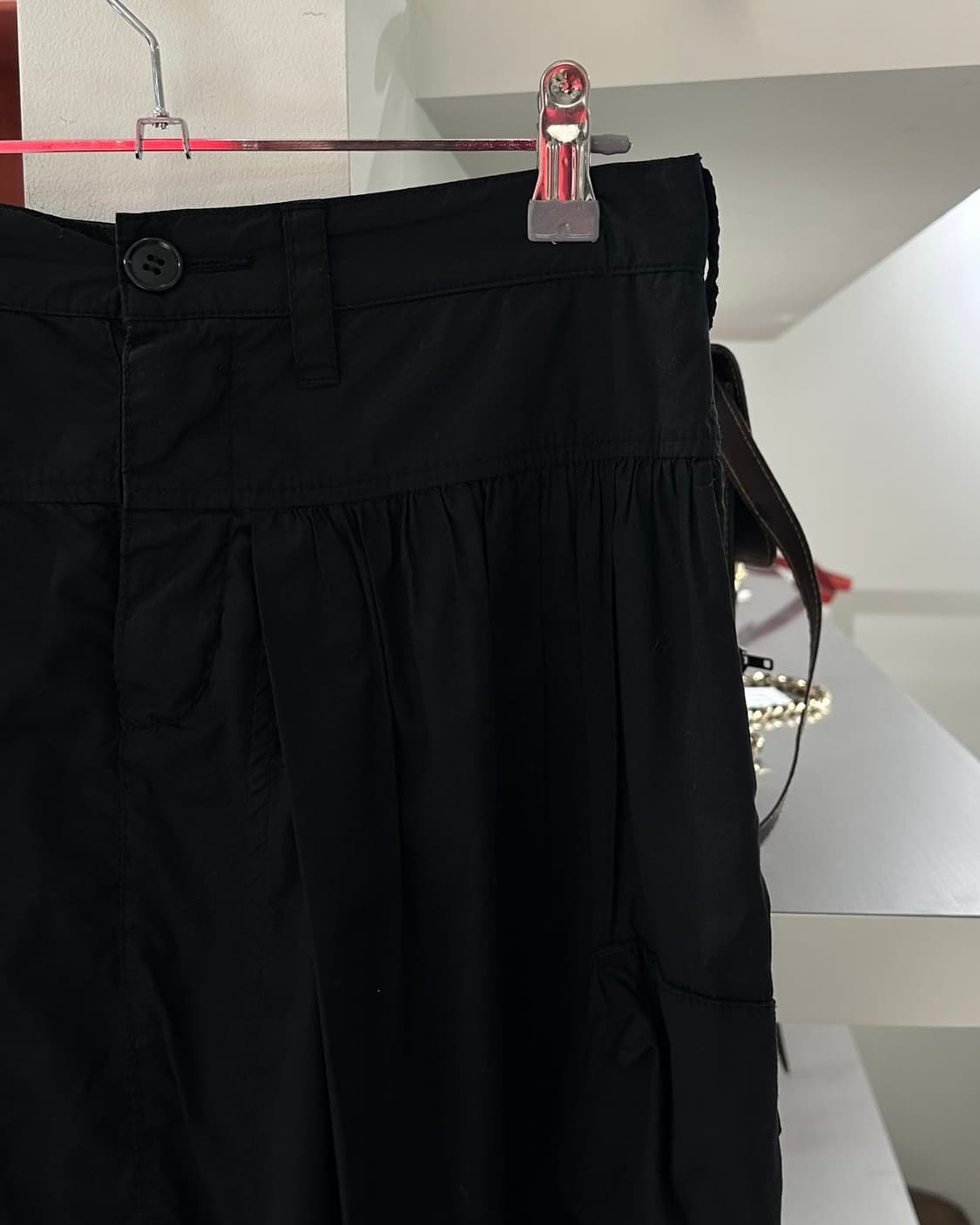 주카 블랙 코튼 핀턱 하프 팬츠  상품이미지3