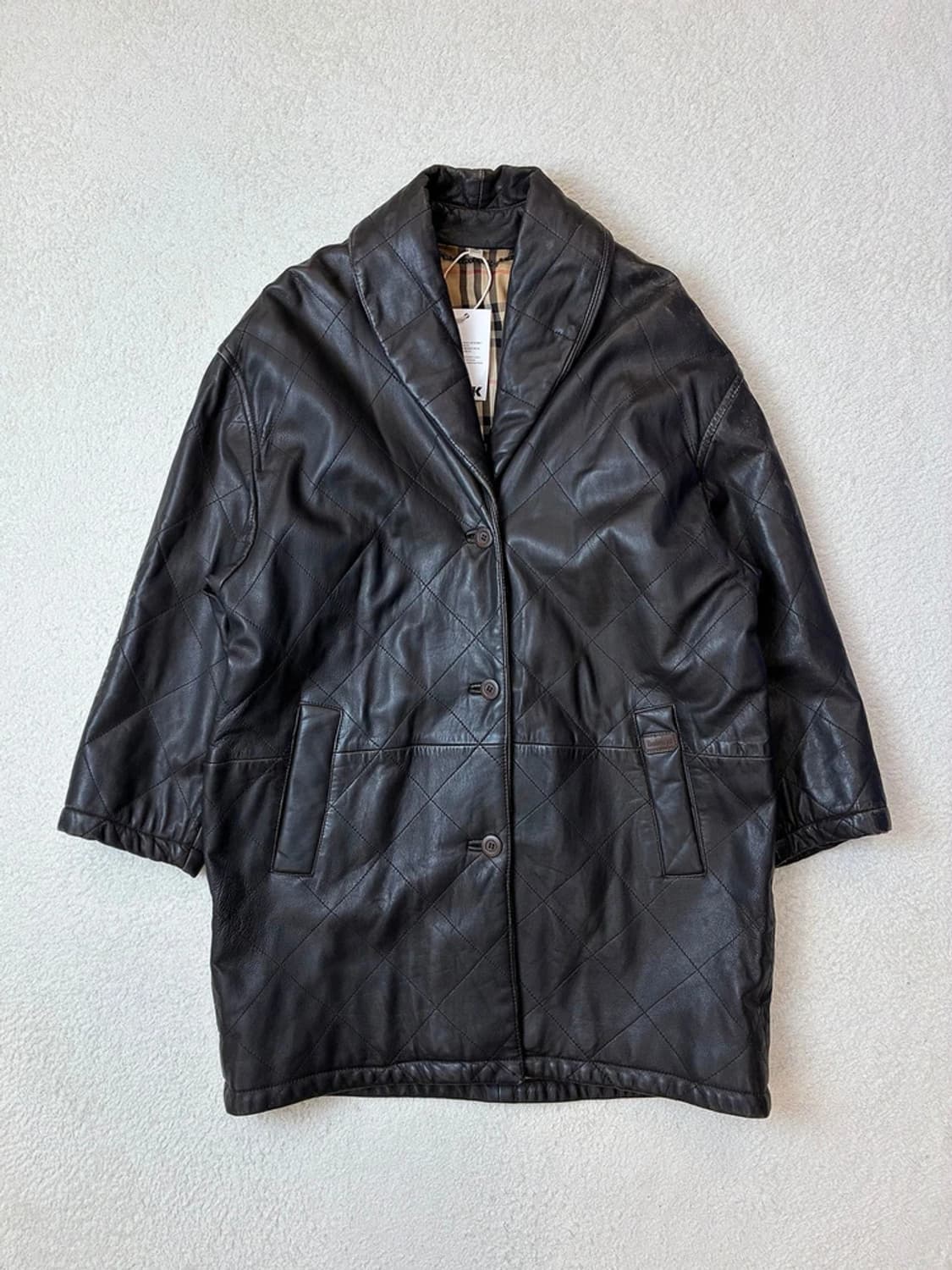버버리 90's 숄카라 양가죽 퀼팅 루즈핏 코트 PN6107 상품이미지1