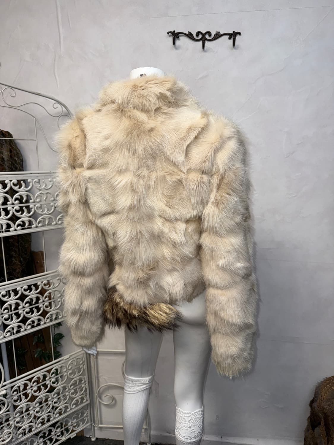 Ivory stitch detail fox fur jacket  상품이미지6