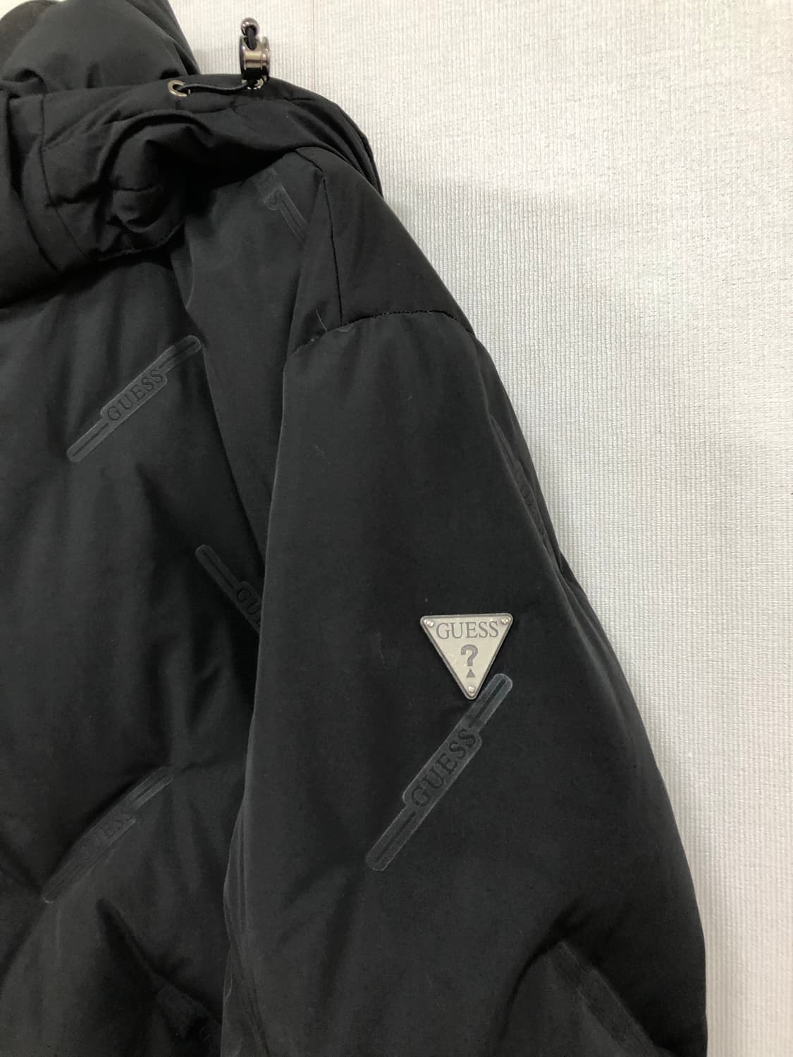 GUESS 게스 볼륨 후드 숏패딩 _ 블랙 105, XL 상품이미지2