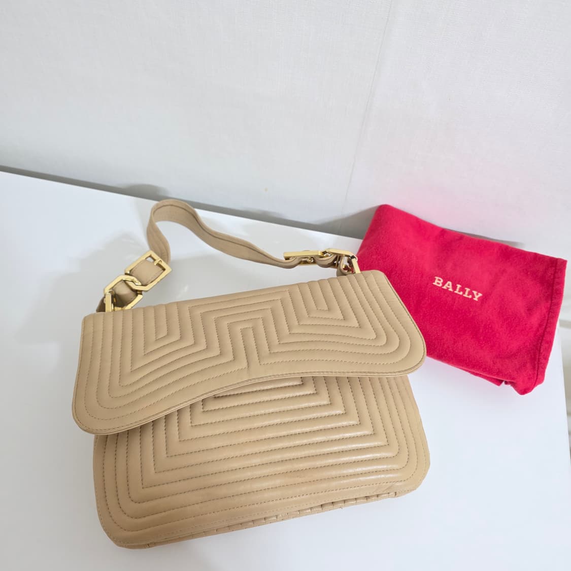 정품) 발리 퀼팅 베이지 여성 토트백  상품이미지7