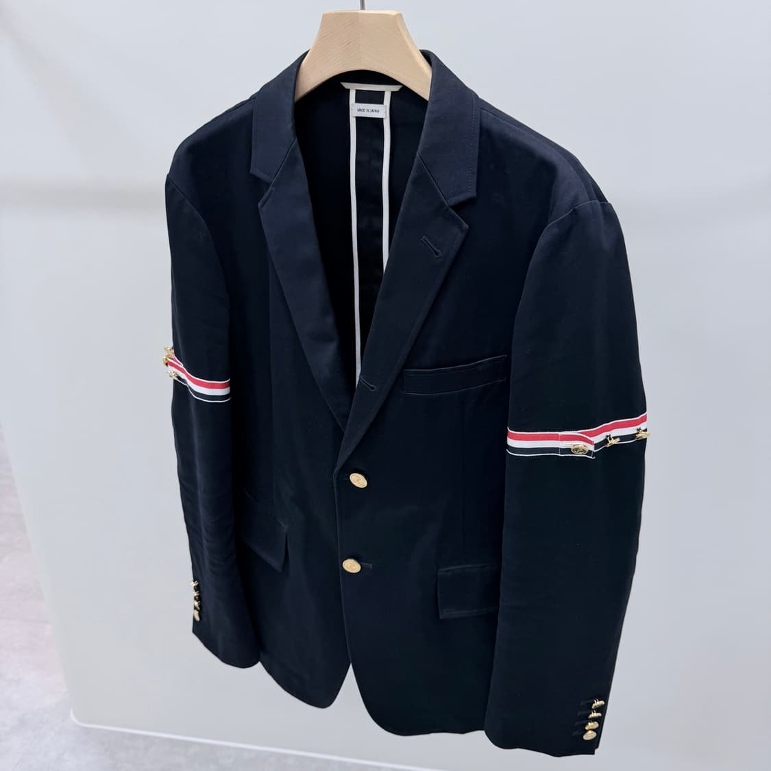 [S+급/4] 톰브라운 암밴드 금장 블레이저 자켓 정장 네이비 상품이미지4