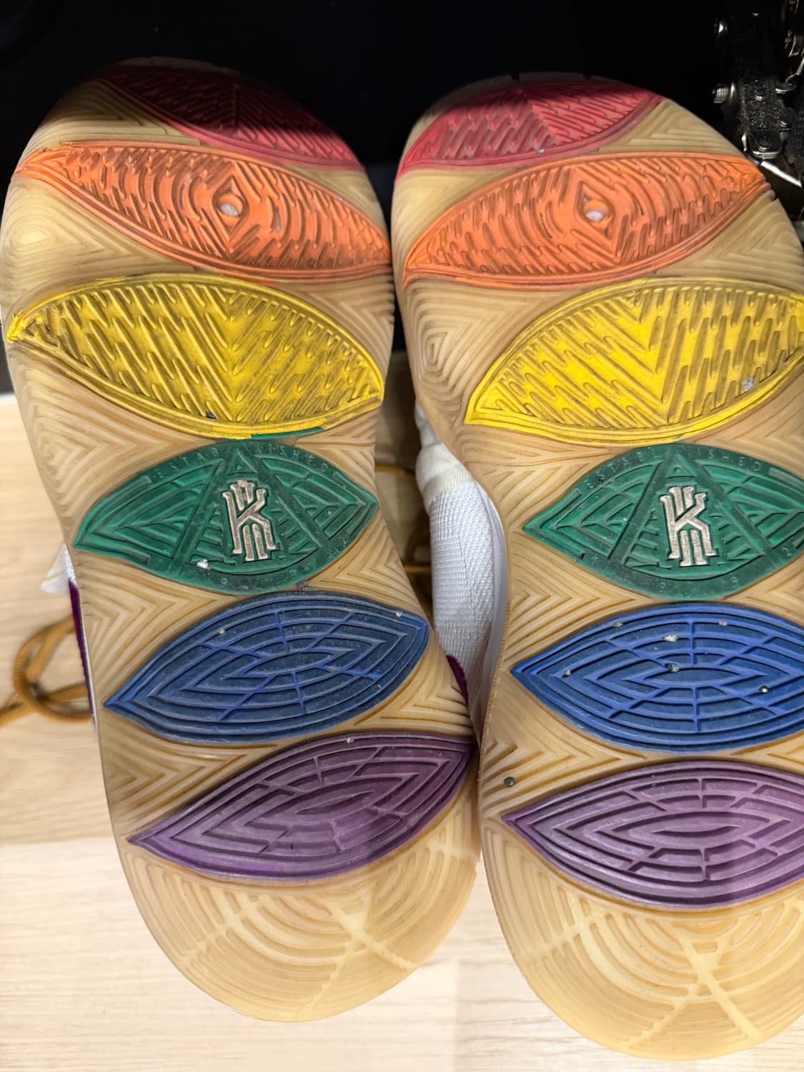 Nike Zoom Kyrie 5 Be True PE Promo 상품이미지3