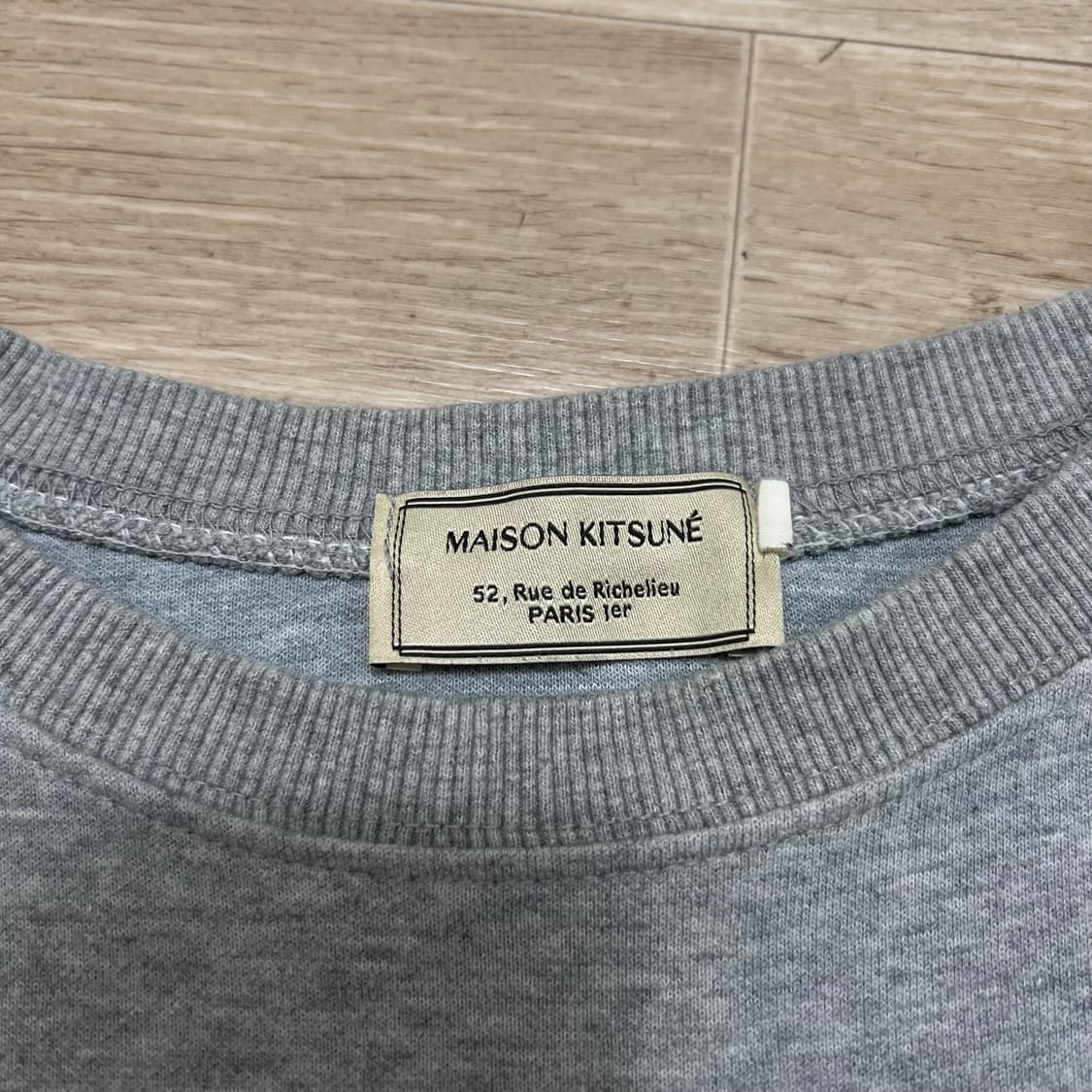 메종키츠네 폭스헤드 자수로고 맨투맨 크루넥 티려츠 [그레이] 52 상품이미지5