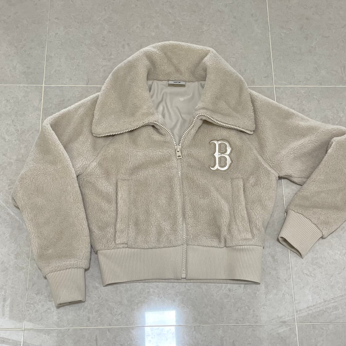 MLB 베이직 경량 크롭 후리스 점퍼  상품이미지2