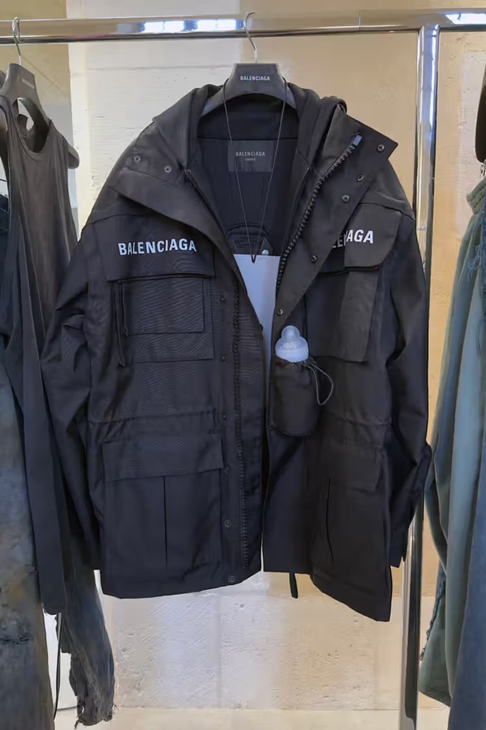 발렌시아가 테크니컬 로고 파카 리모트 오더 1사이즈 상품이미지1