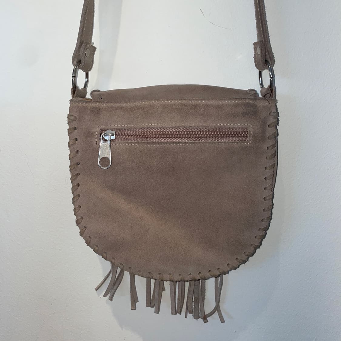 Suede Fringe Crossbody Bag_Taupe 상품이미지2