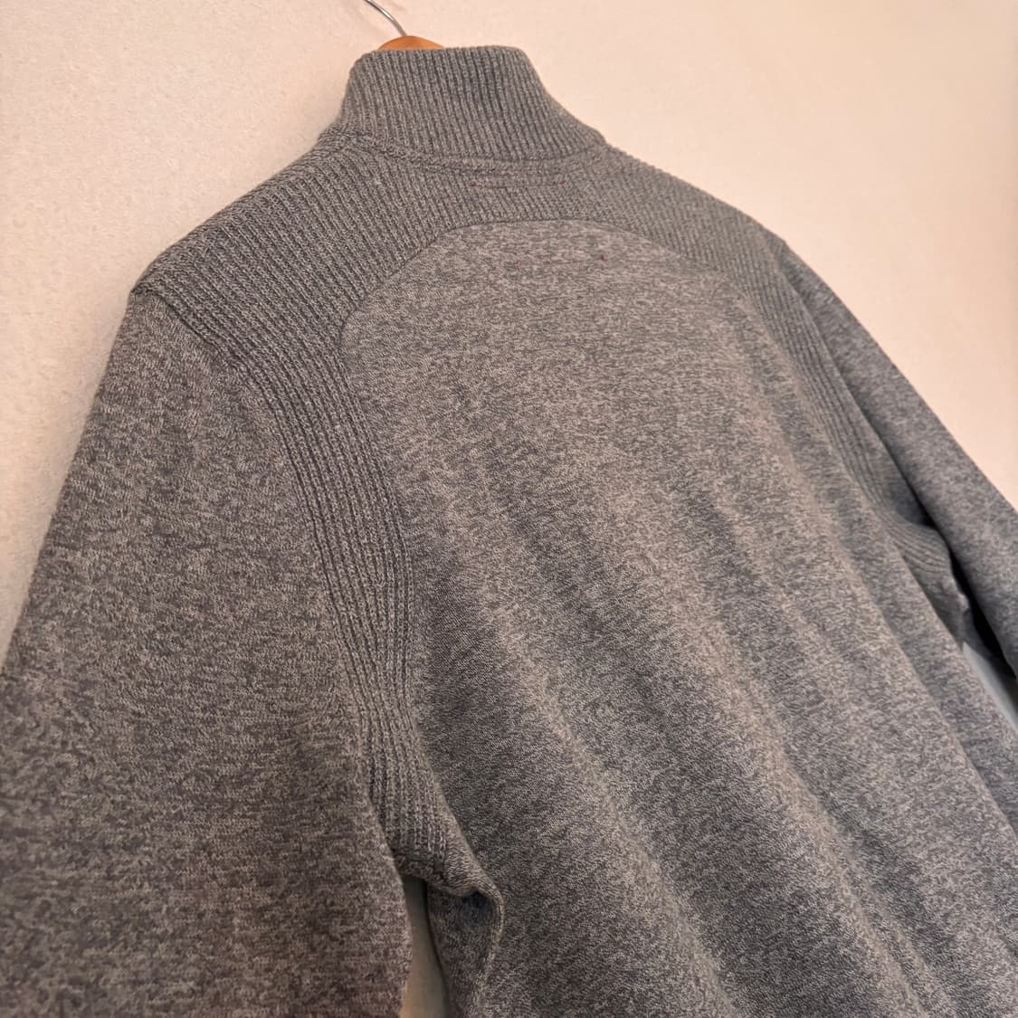 바나나 리퍼블릭 M 쿼터 집업 니트 그레이 입체적인 패턴  상품이미지2