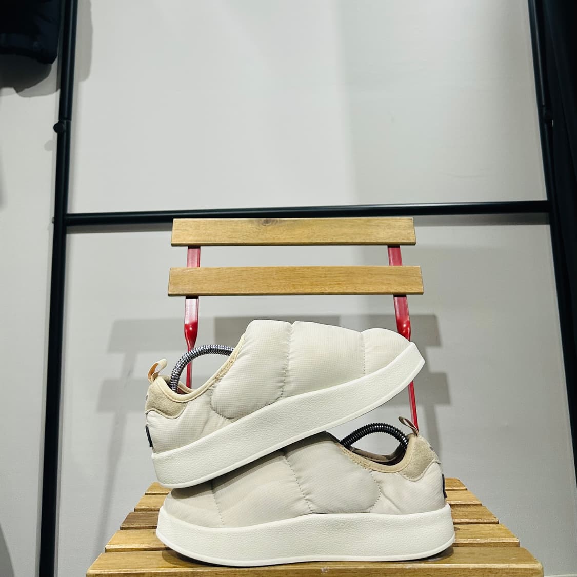 245) 아디다스 패딩화 여성 여자 방한화 퍼피랫 아이보리 뮬 상품이미지7