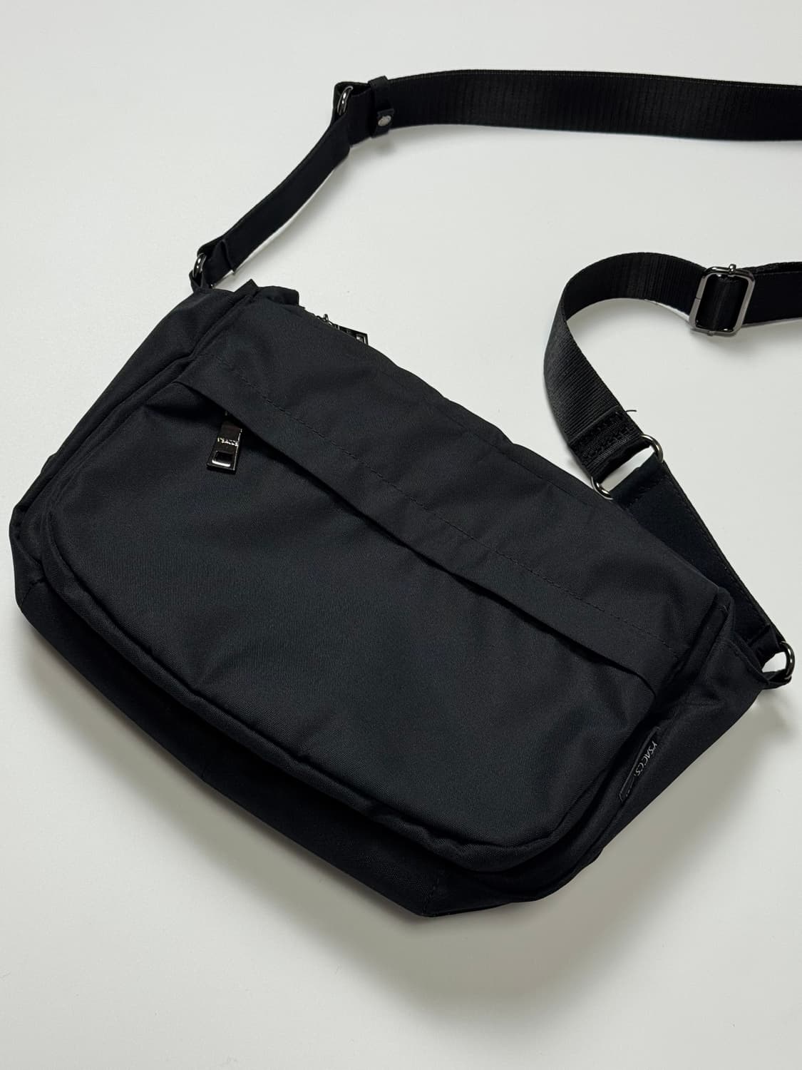 요지야마모토 남녀공용 가방  Y'SACCS 크로스백 메신저백 블랙 상품이미지1