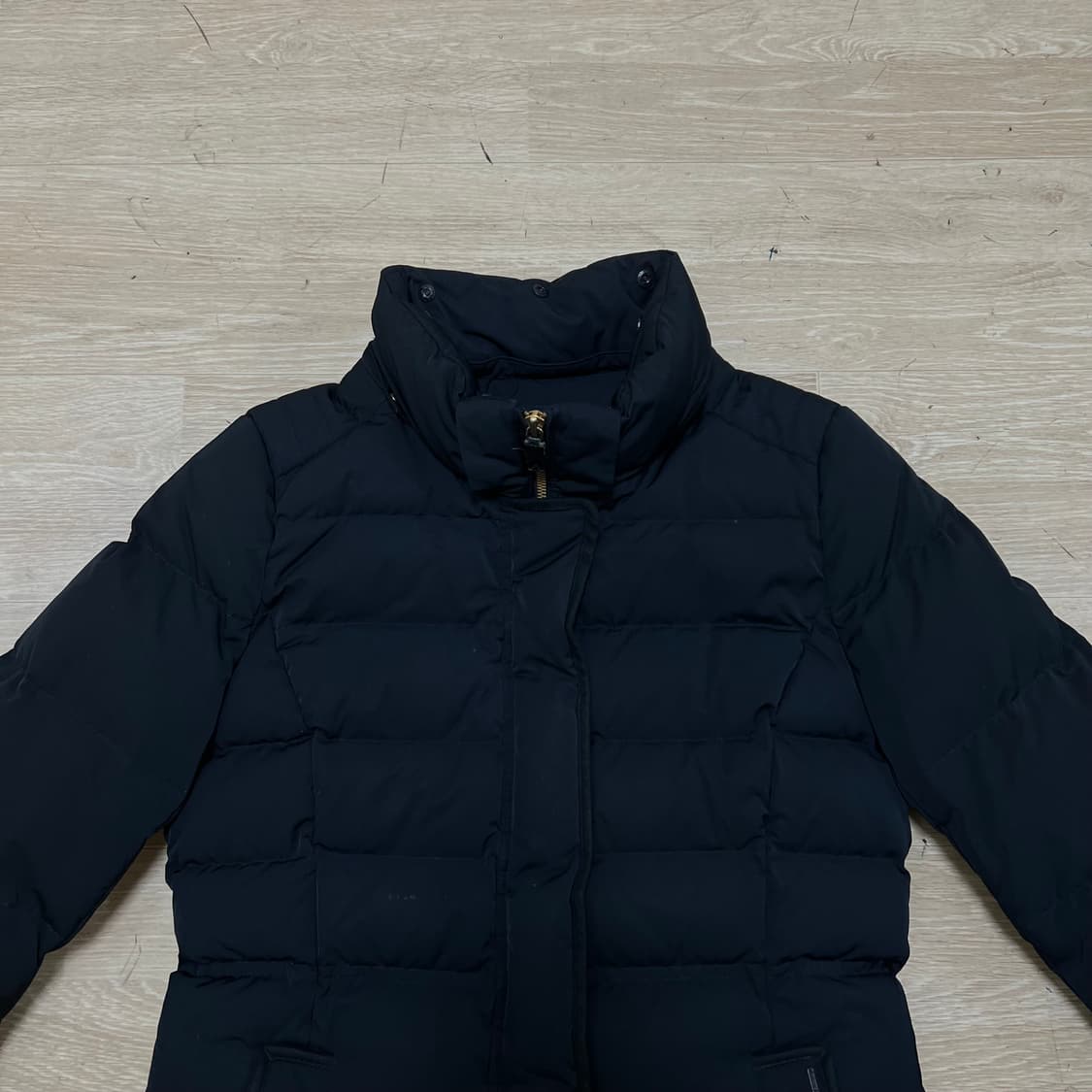 헤지스 여성 스탠드넥 구스다운 세미 롱패딩 점퍼 [블랙] XS/85 상품이미지2