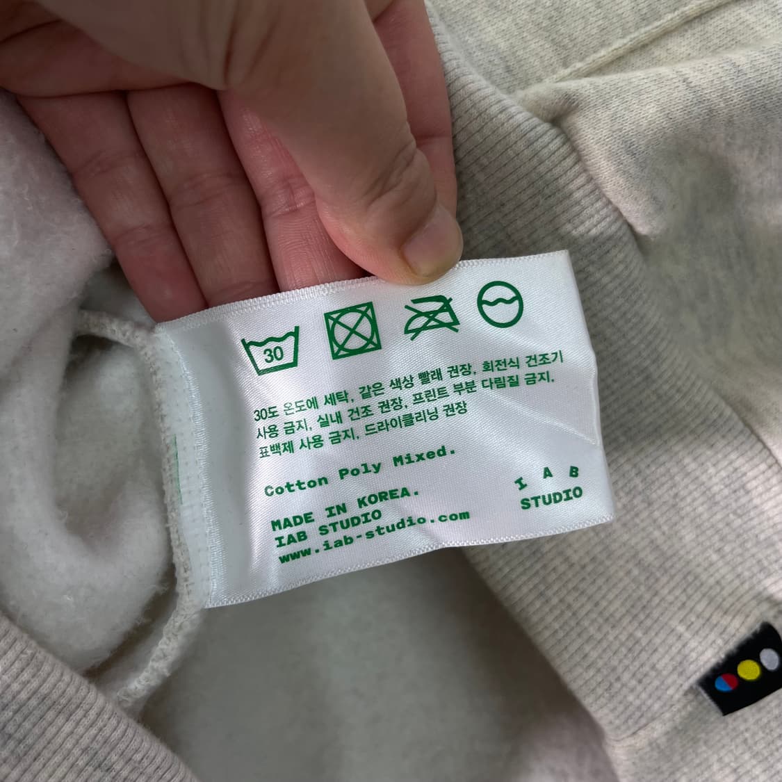 110 아이앱 스튜디오 오트밀 버건디 반집업 맨투맨 상품이미지9