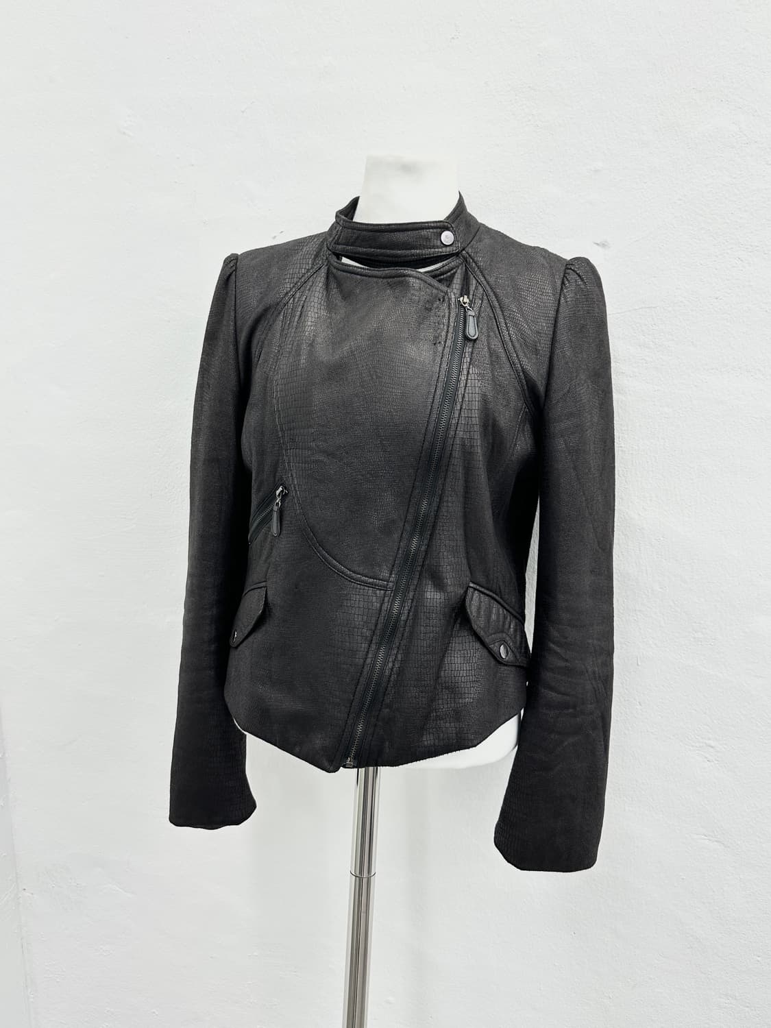 Asymmetric croco pattern dark brown jack 상품이미지3