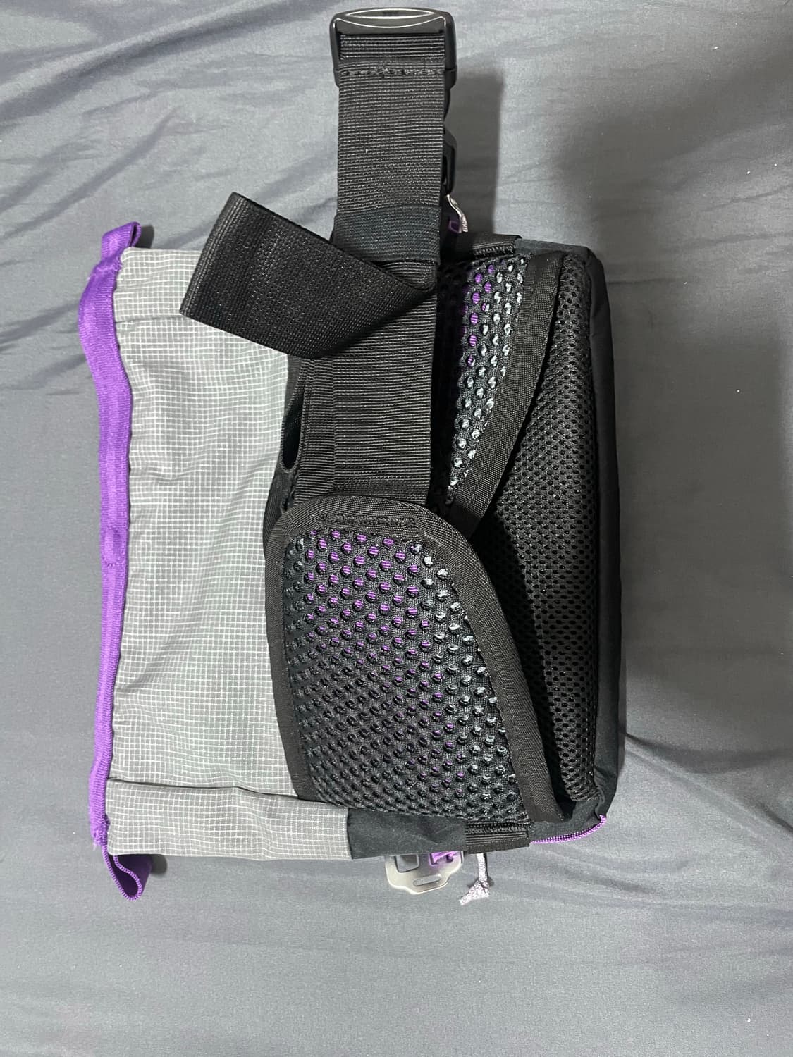 나이키 ACG 3L 퍼플블랙 힙색 상품이미지3