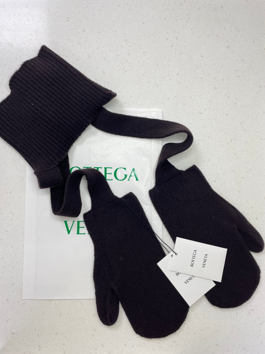 새상품 보테가베네타 울 캐시미어 장갑 넥워머 장갑 다크 브라운 컬러 상품이미지5
