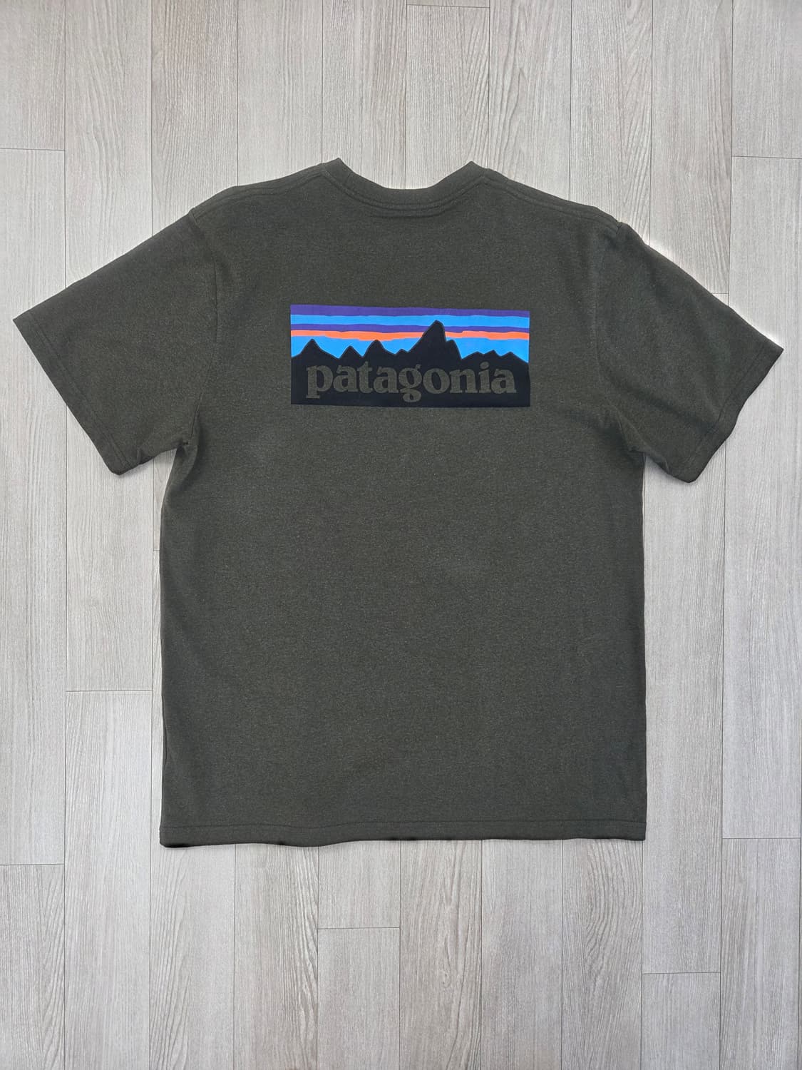 파타고니아 P6 P-6 로고 반팔티 카키 올리브 L, 105 상품이미지5