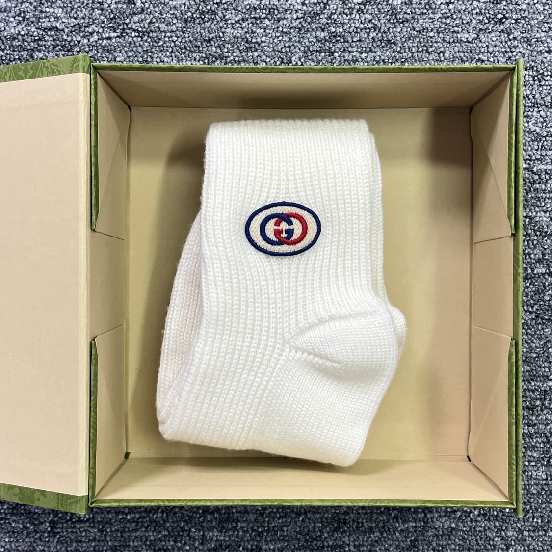 새상품 구찌 양말 인터로킹 G 웹 울 양말 화이트 상품이미지9