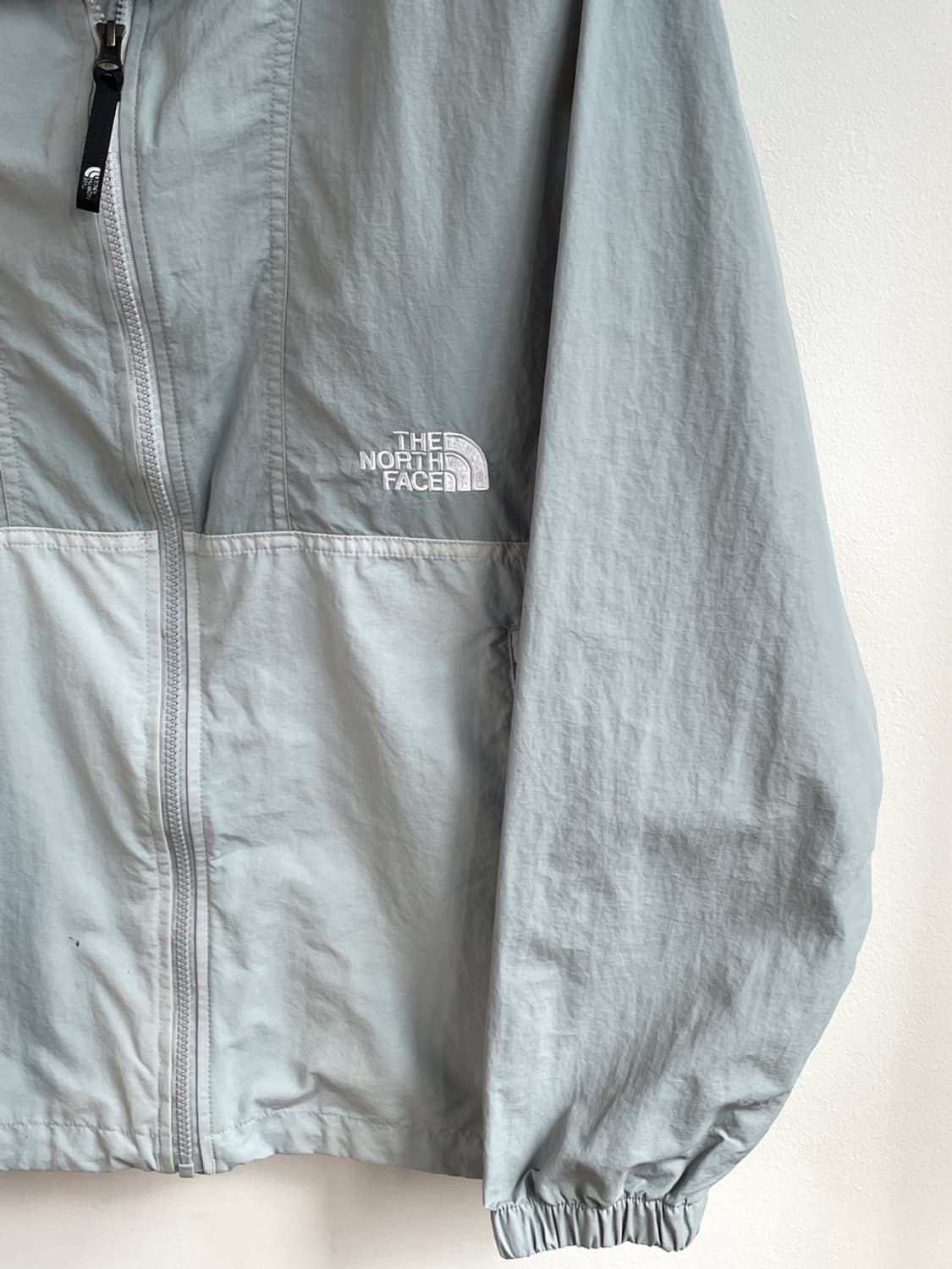 노스페이스 미드 로고 바람막이 상품이미지3