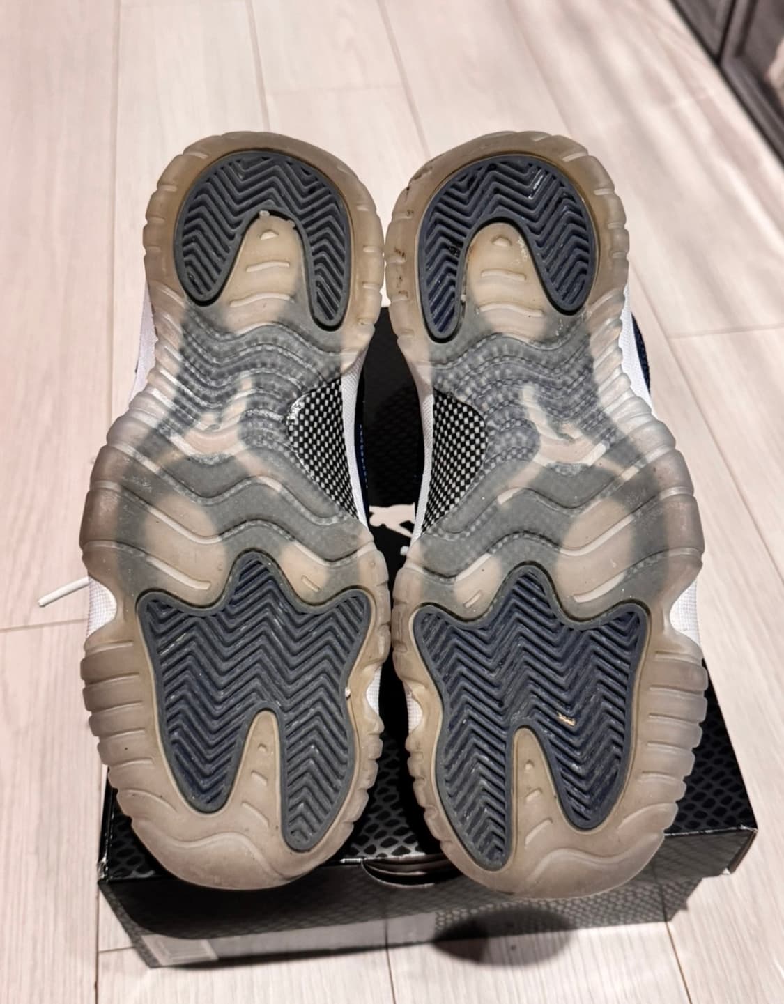 조던 11 레트로 로우 네이비 스네이크스킨 225 상품이미지5