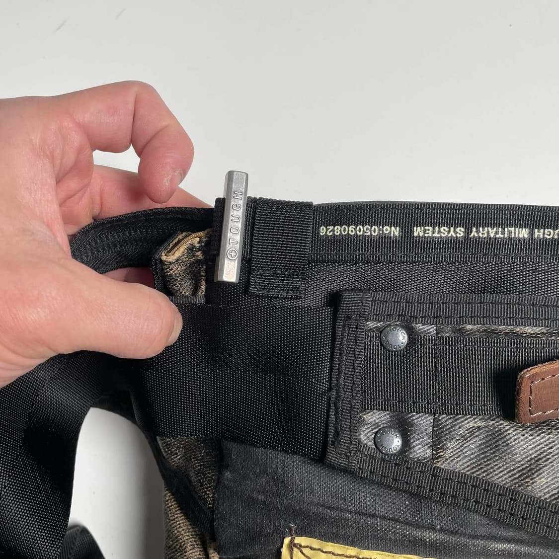 Tough jeansmith 캔버스 페인트 크로스백 상품이미지9