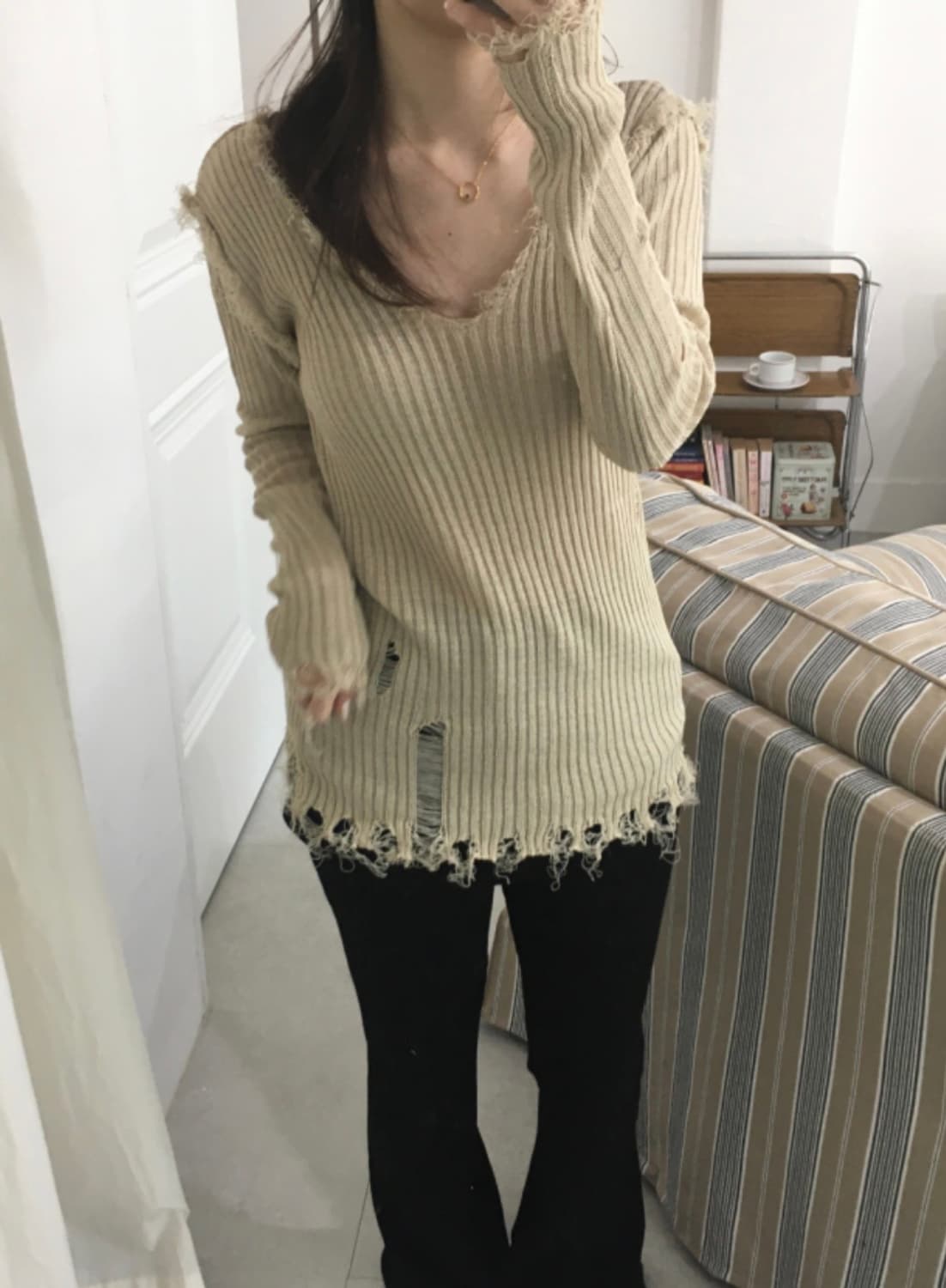 빈티지 골지 절개 워싱 브이넥 긴팔 니트 아이보리 상품이미지1