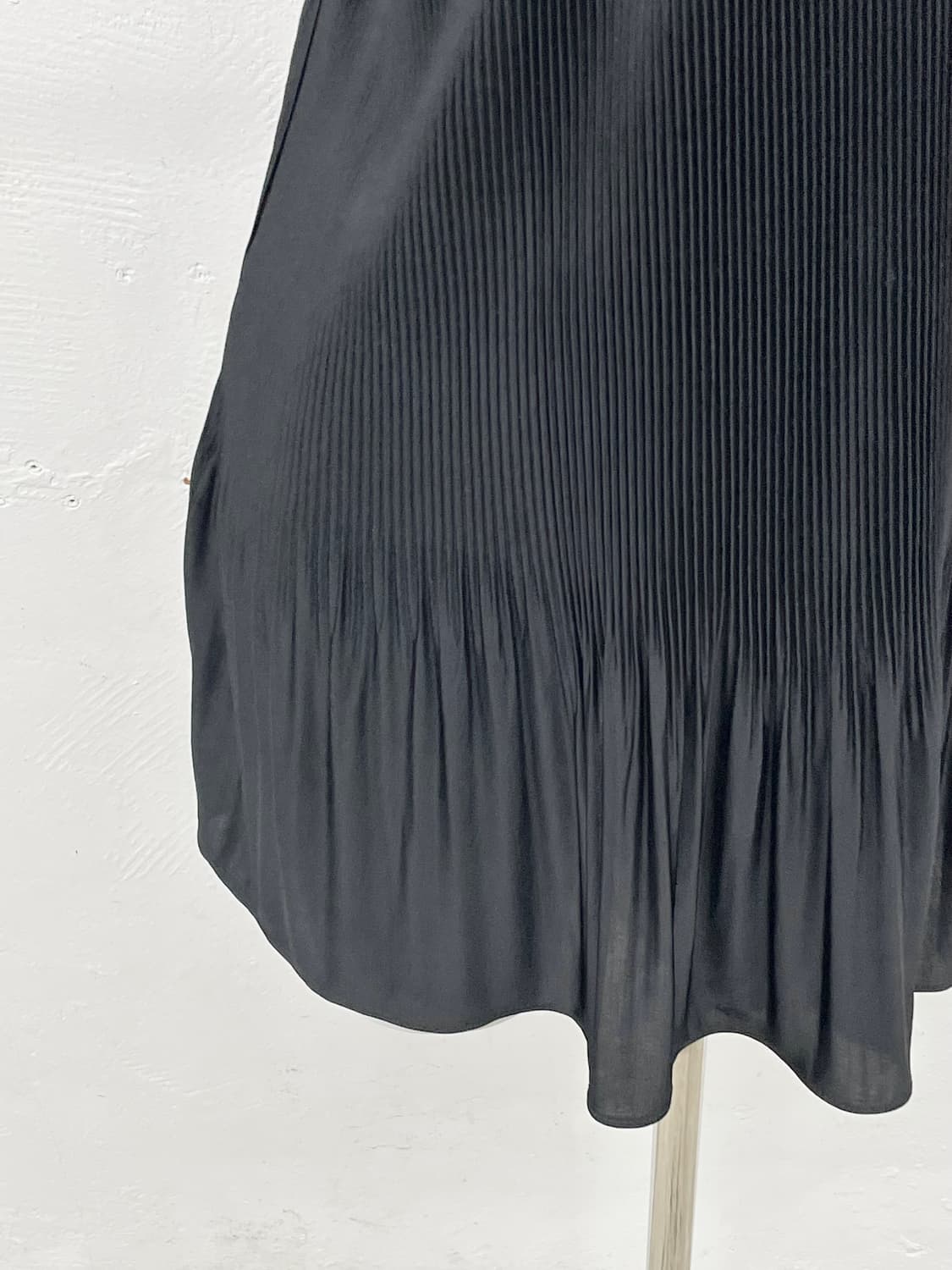 블랙 큐빅 플리츠 슬립 상품이미지3