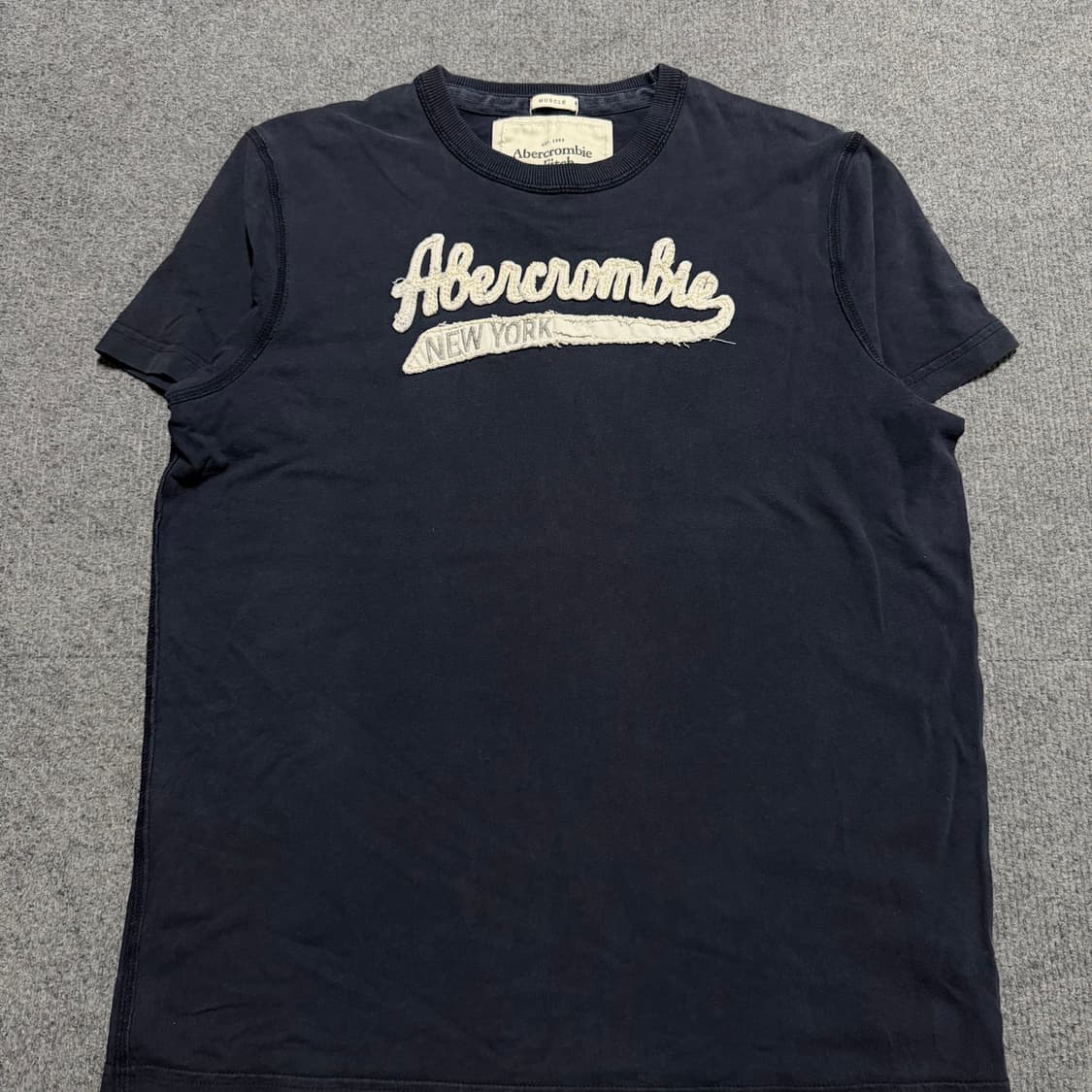 아베크롬비 네이비 반팔 티셔츠 M 상품이미지2