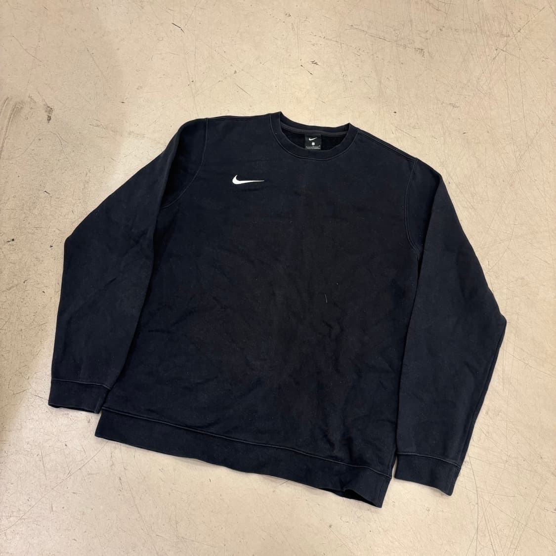 나이키 스우시 블랙 맨투맨 상품이미지1