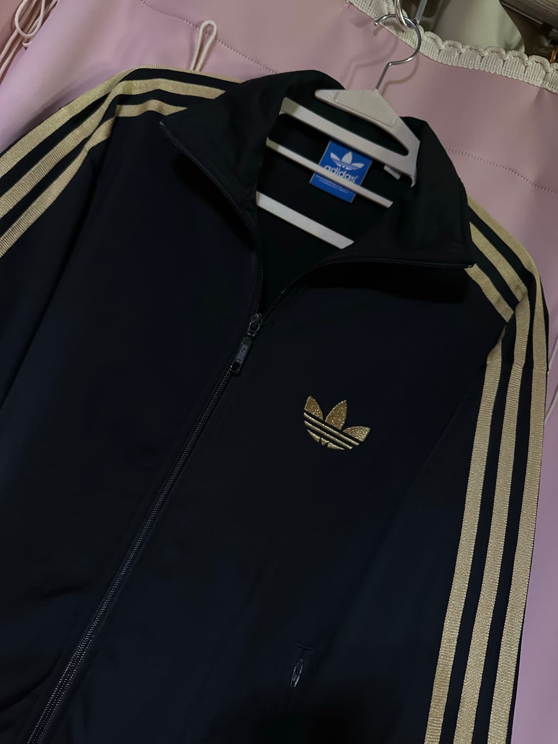 아디다스져지 아디다스 파이어버드 트랙탑 아디다스 검골 블랙 골드 대장 상품이미지1