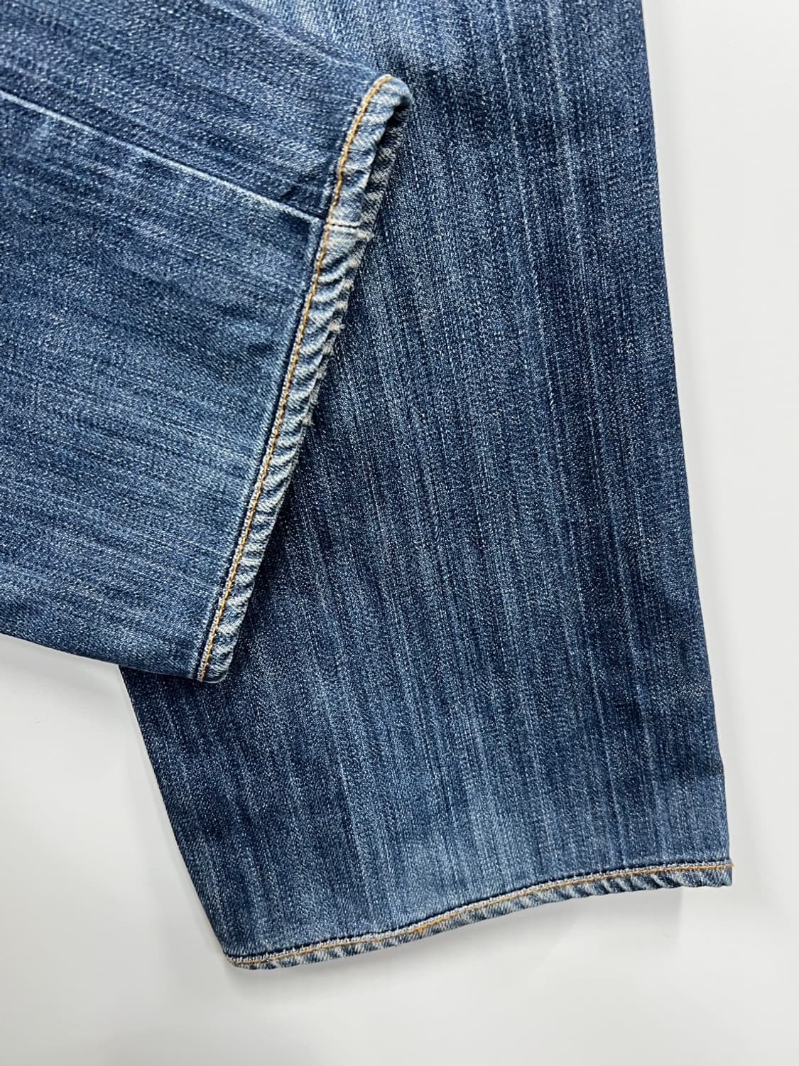 리바이스 504 슬림 스트레이트핏 워싱 데님 팬츠 상품이미지3