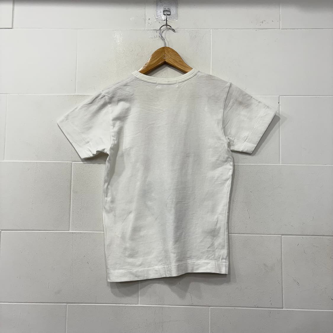 꼼데가르송 플레이 폴카 닷 업사이드 다운 하트 티셔츠 상품이미지4