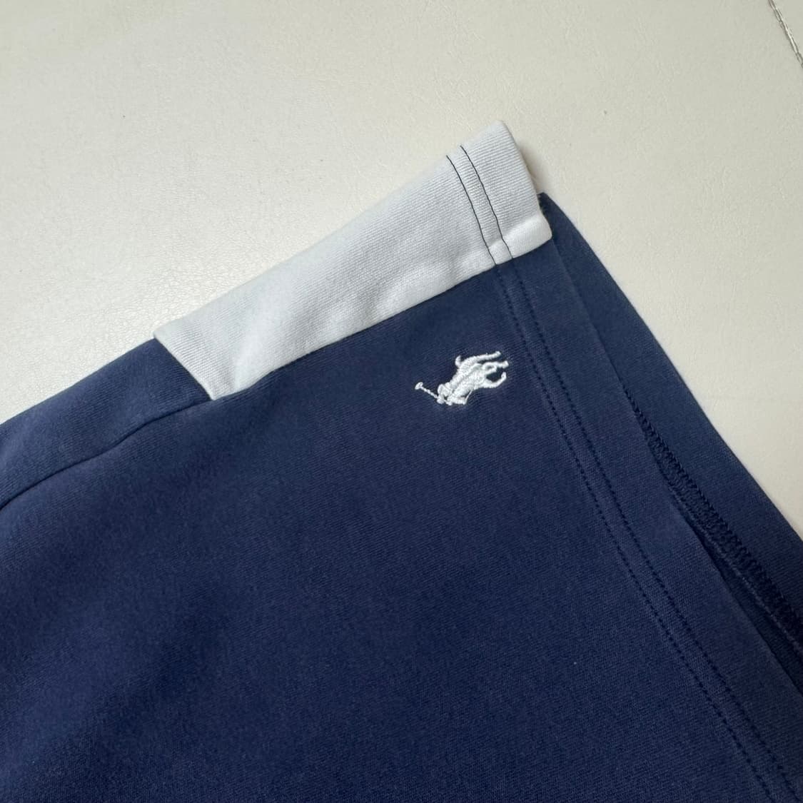 polo 폴로랄프로렌 네이비 남성 반바지 m사이즈  네이비에 화이트,레드 상품이미지3