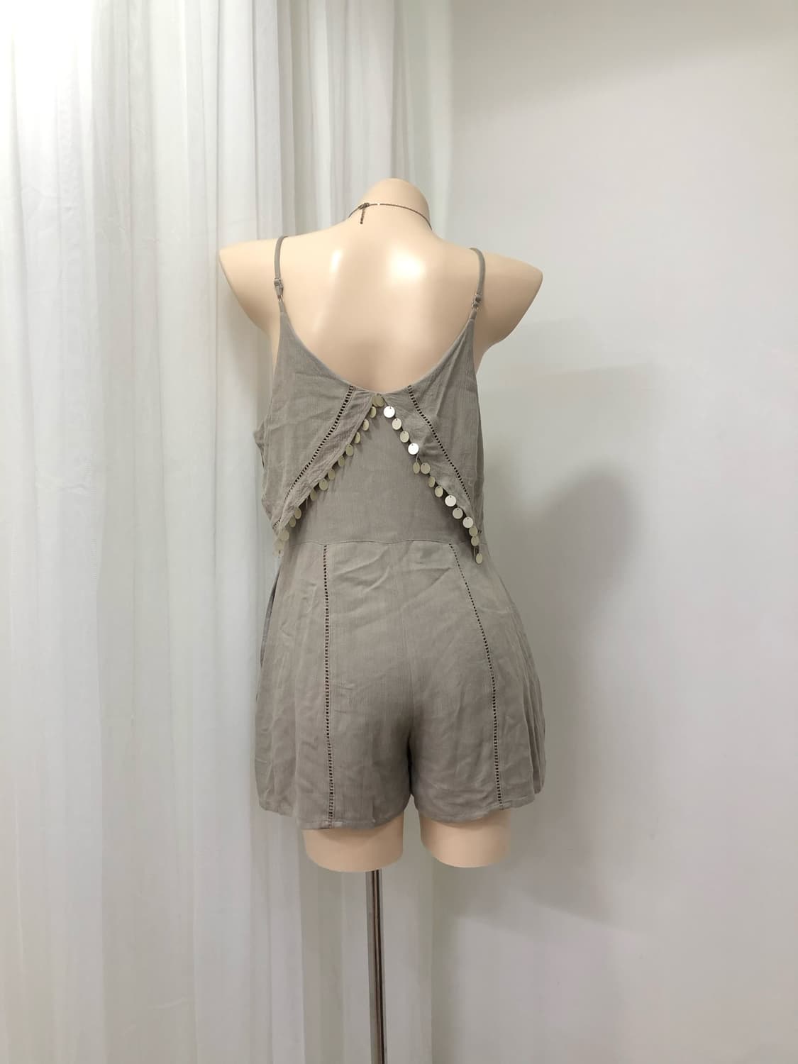 beige sequin detail romper 상품이미지3
