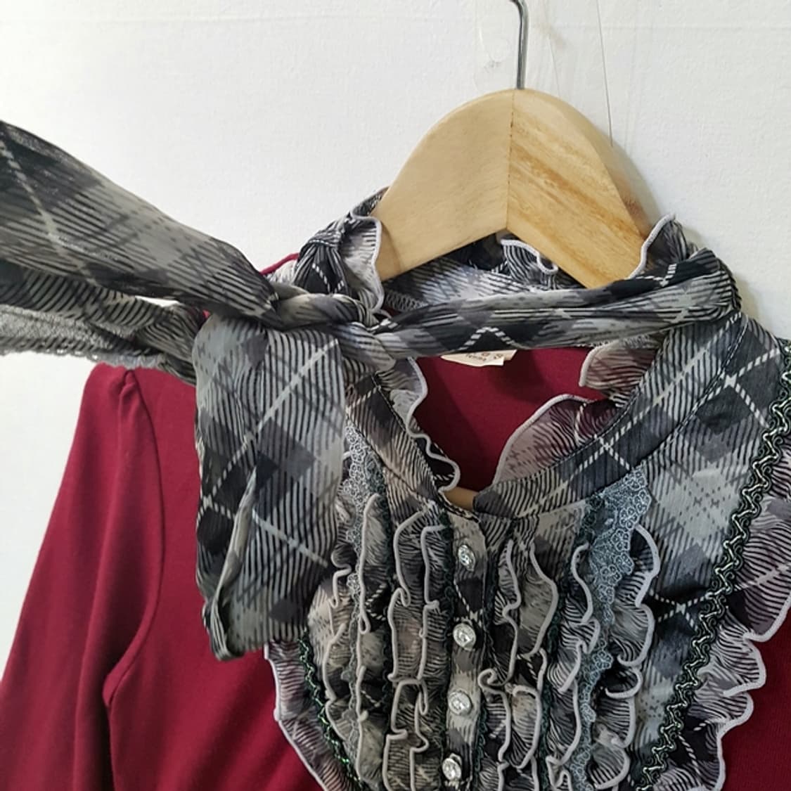 [새상품] axes femme 레이스 리본 티셔츠 버건디 상품이미지3