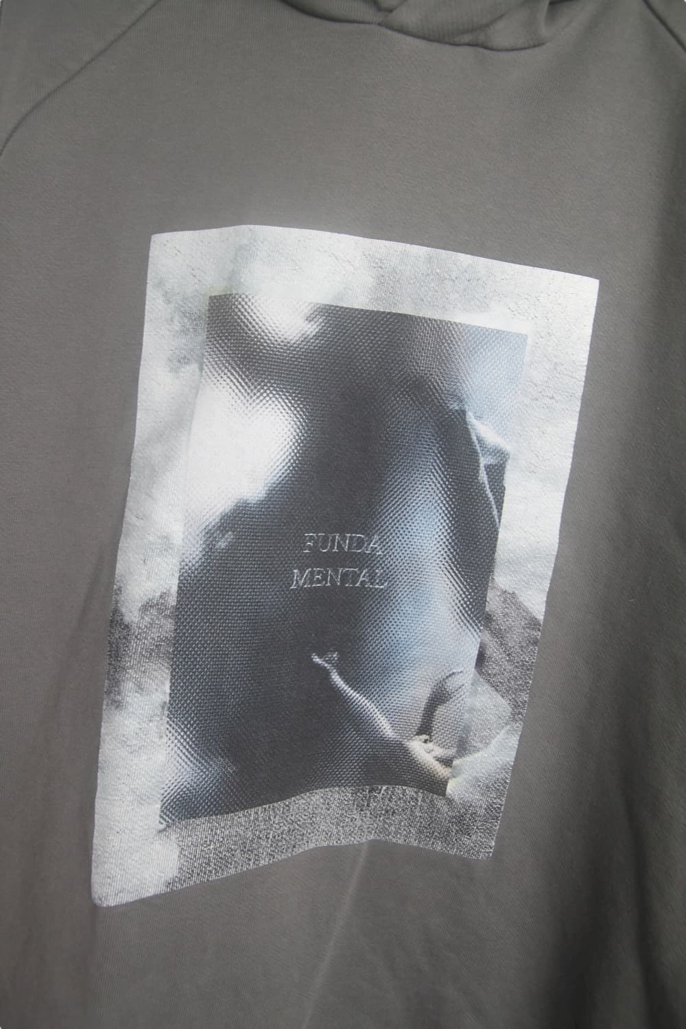 준지 20FW 엠브로이더리 레터링 절개 후드티 상품이미지5