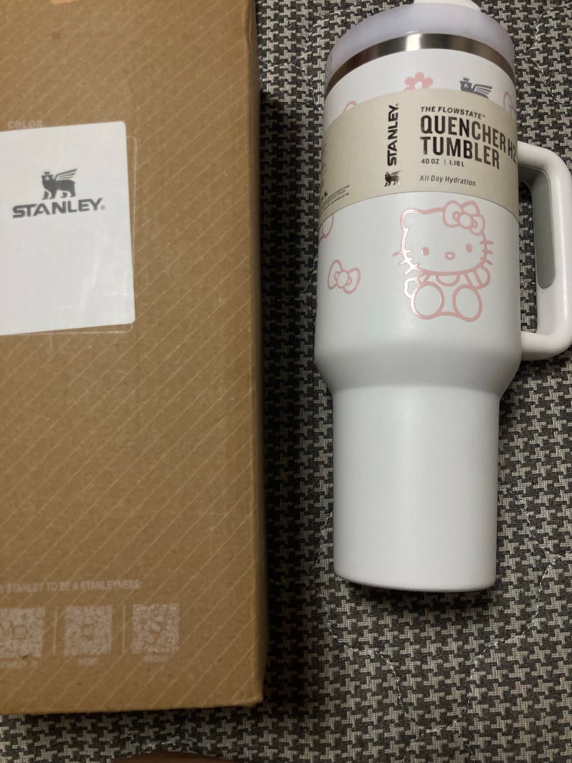 스탠리 퀜처 헬로키티 텀블러 1.18L 상품이미지2