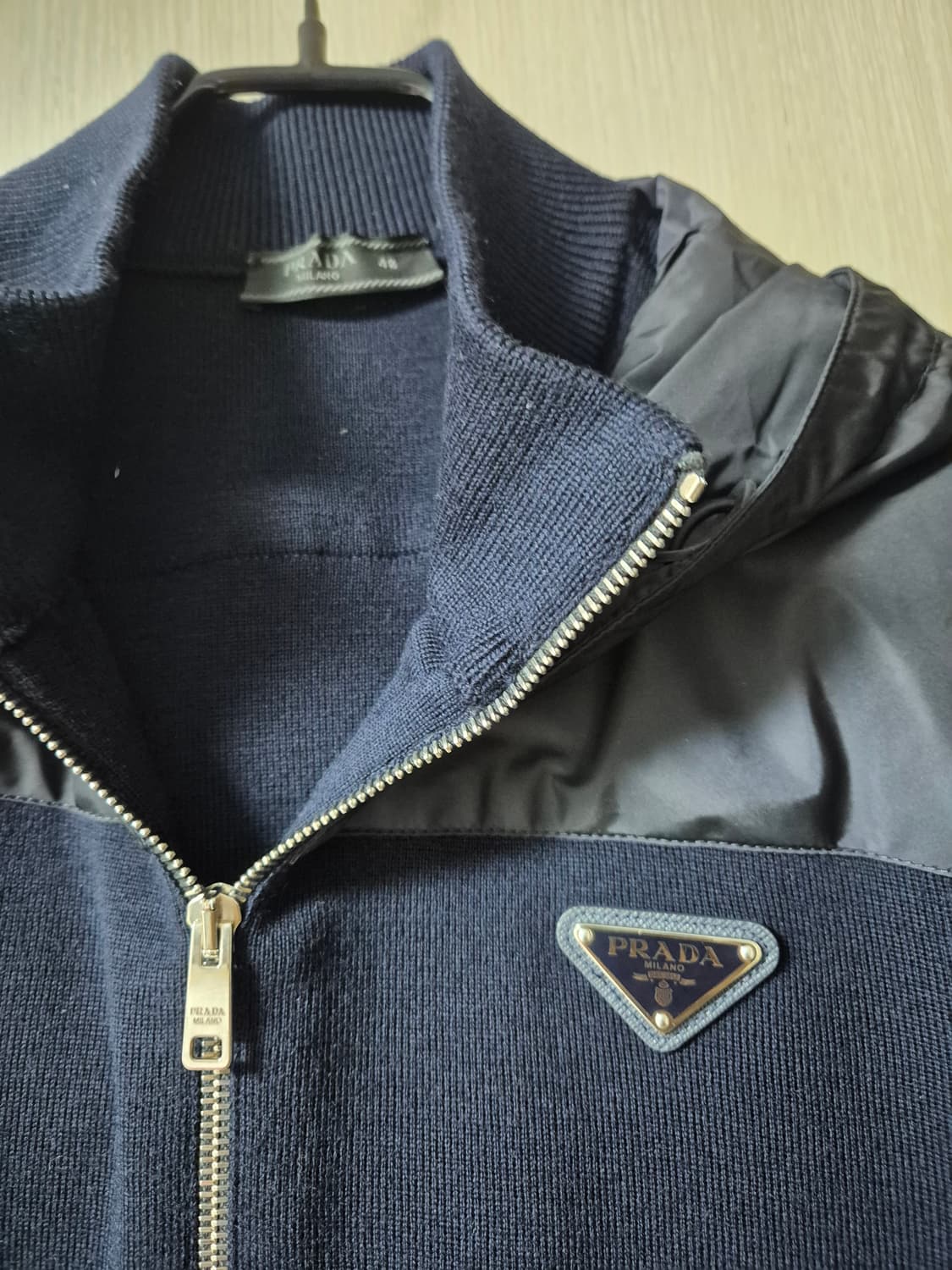 (22년) 프라다 나일론 풀집업 패딩 울집업가디건 95 (정품) 상품이미지9