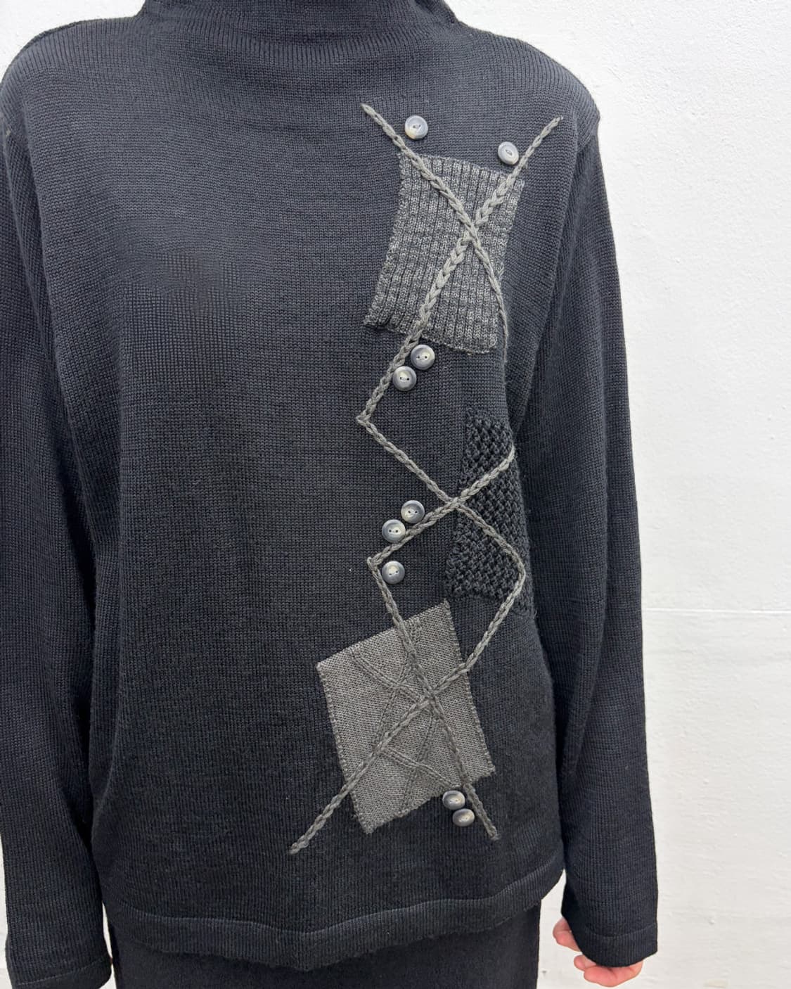 빈티지 버튼 디테일 아가일 스웨터 상품이미지4