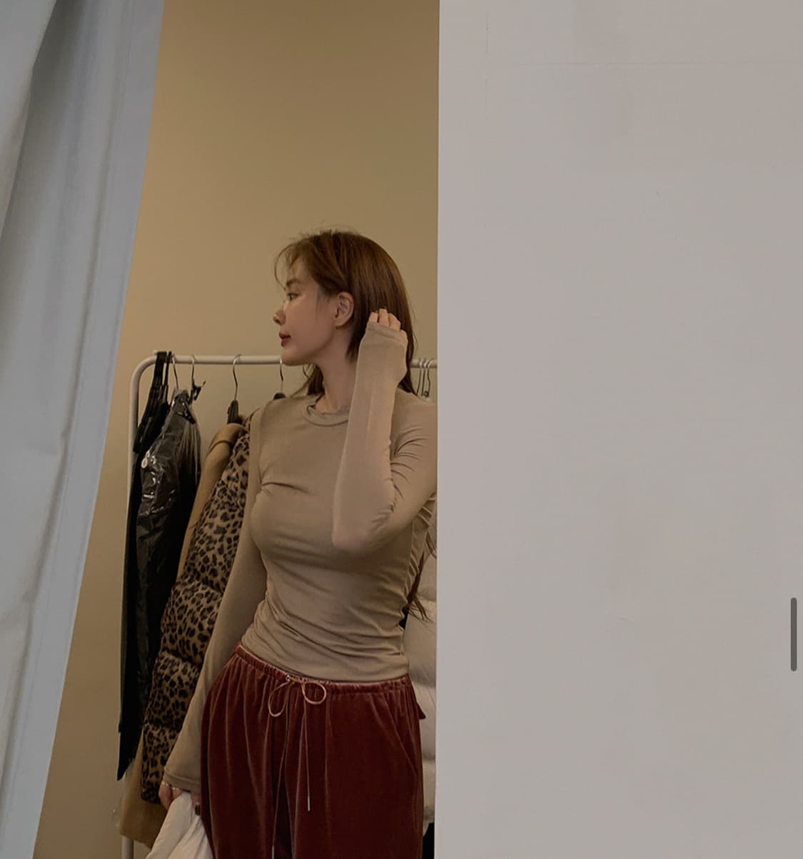 프로스트제이 슬림넥셔링티 - 베이지 상품이미지2