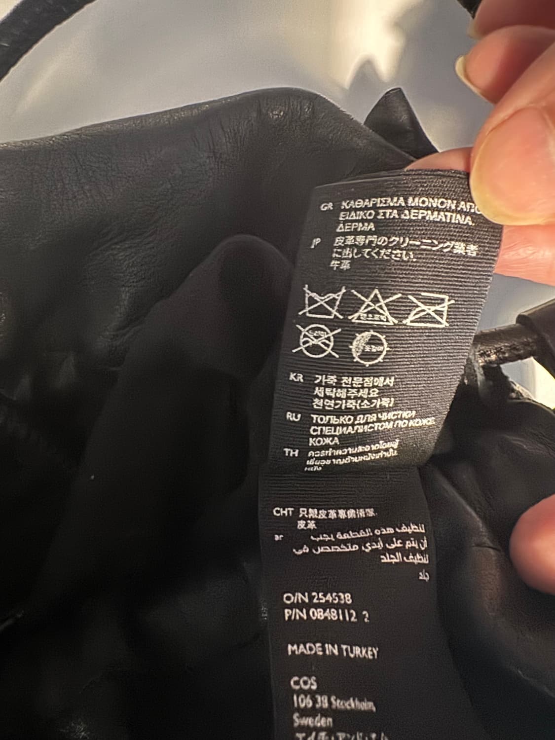 코스 cos 블랙 소가죽 숄더백 상품이미지7