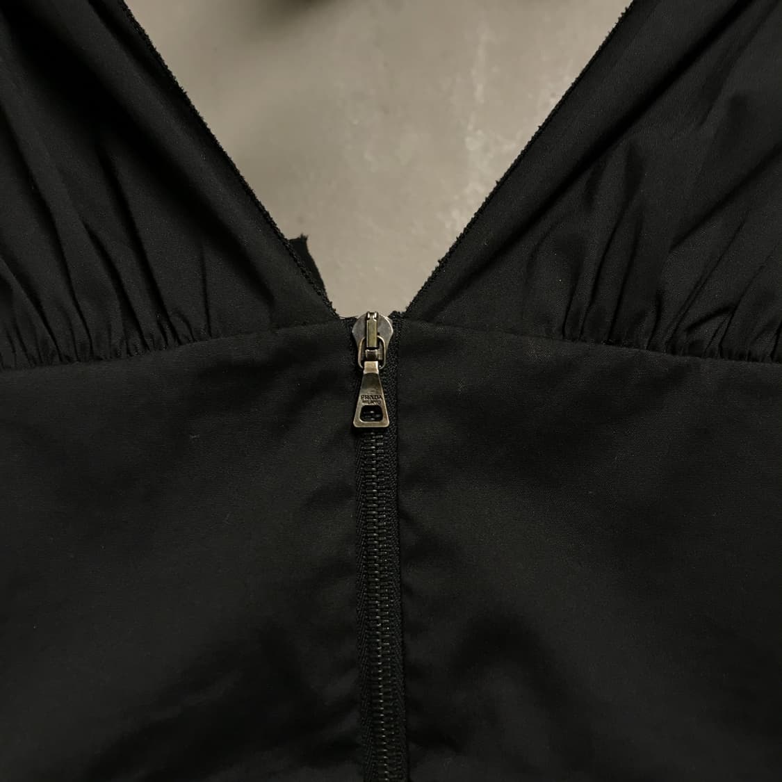 프라다 슬리브리스 탑 블랙 40(W) 상품이미지7