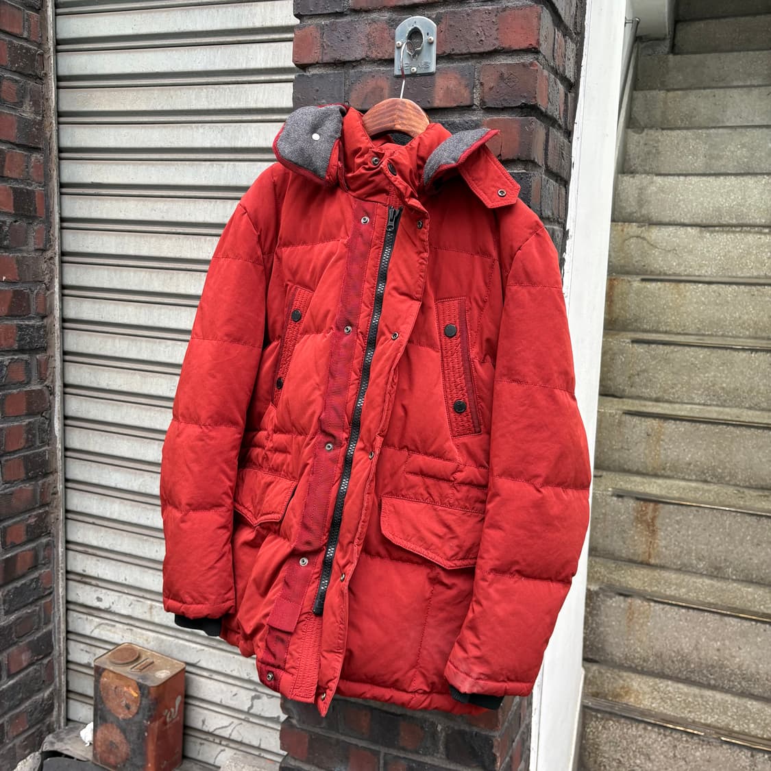 씨피컴퍼니 덕다운 레드 고글 후디드 푸퍼 자켓(탈부착) 상품이미지8