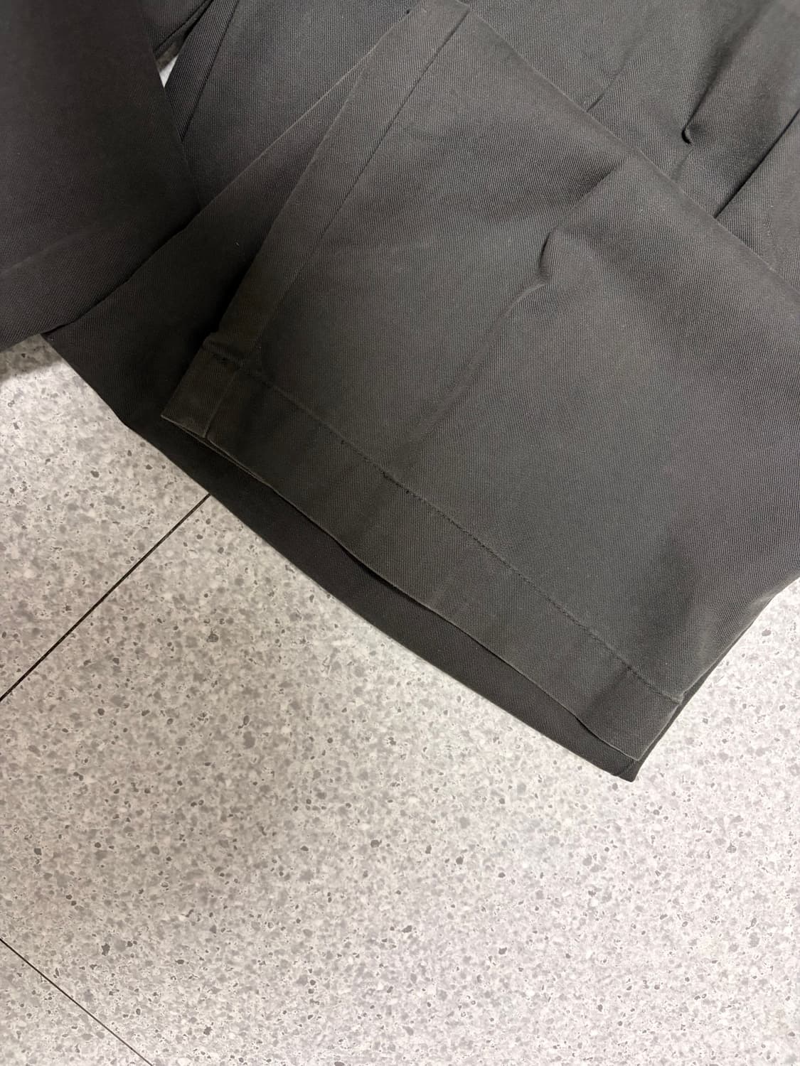 (2)해칭룸 Depp pleats trousers charcoal 상품이미지4