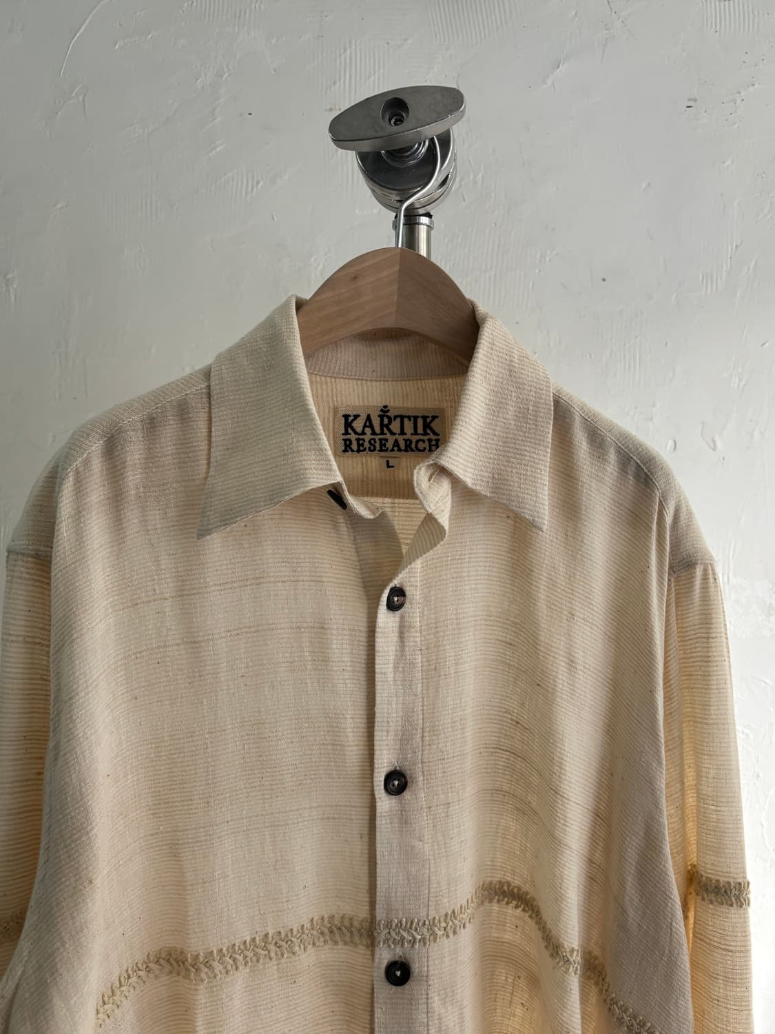 (새상품) 카르틱 리서치 베이지 컬러 스티치 셔츠 상품이미지6